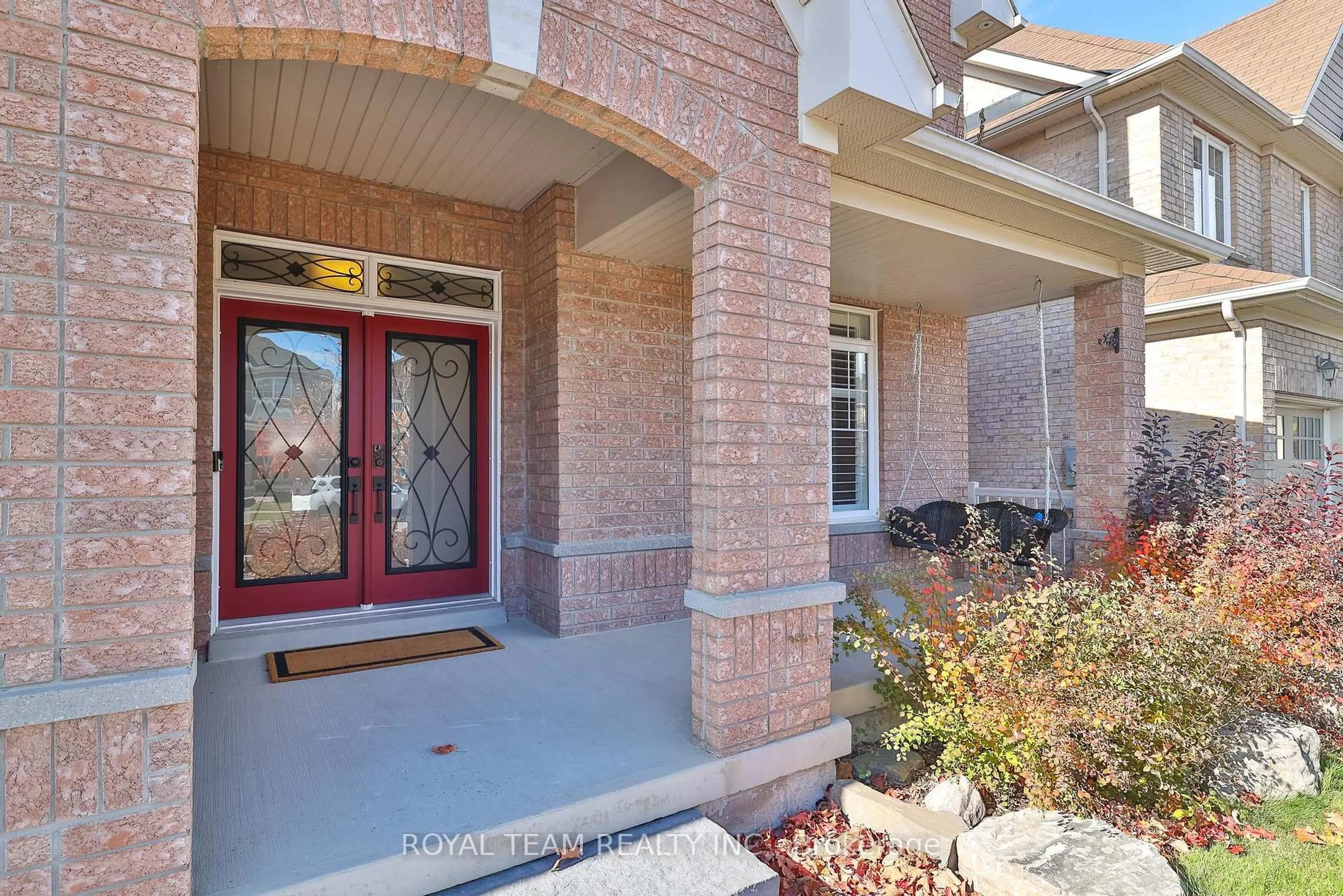 Home with brick exterior material, street for 84 Wyndham Circ, Georgina Ontario L0E 1R0