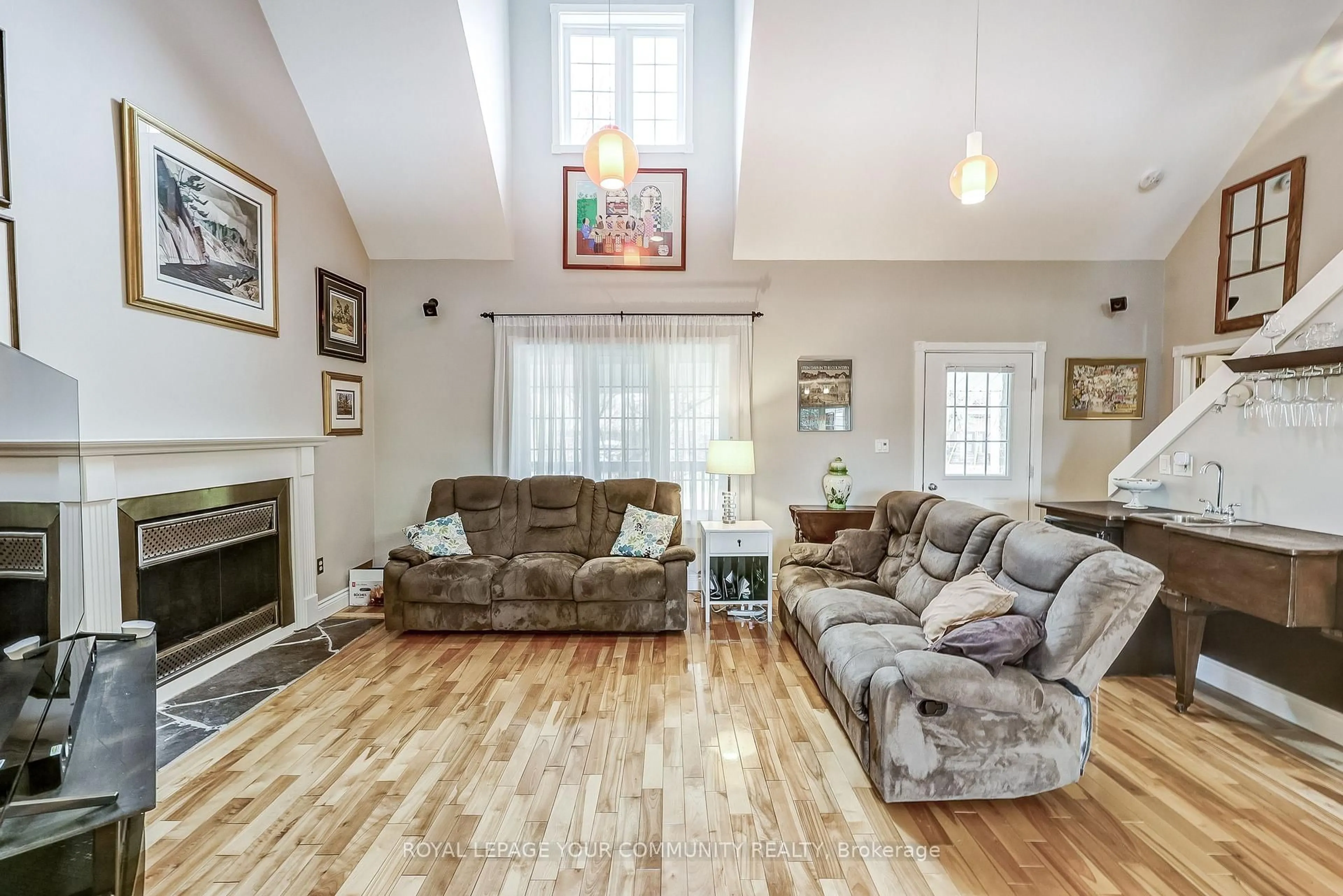 Living room with furniture, unknown for 13020 Concession Road 5, Uxbridge Ontario L9P 1R2