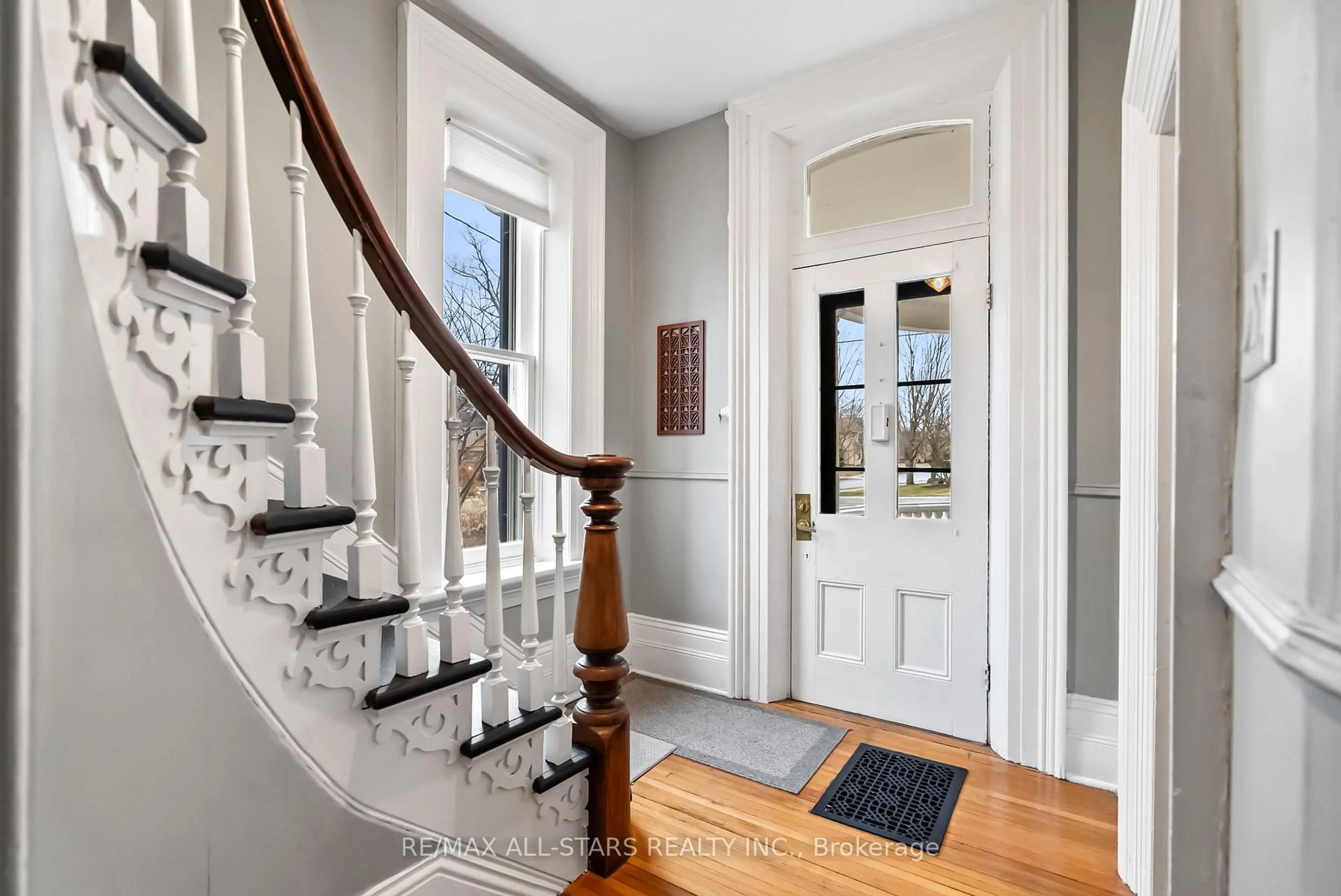 Indoor entryway for 50 First Ave, Uxbridge Ontario L9P 1J7