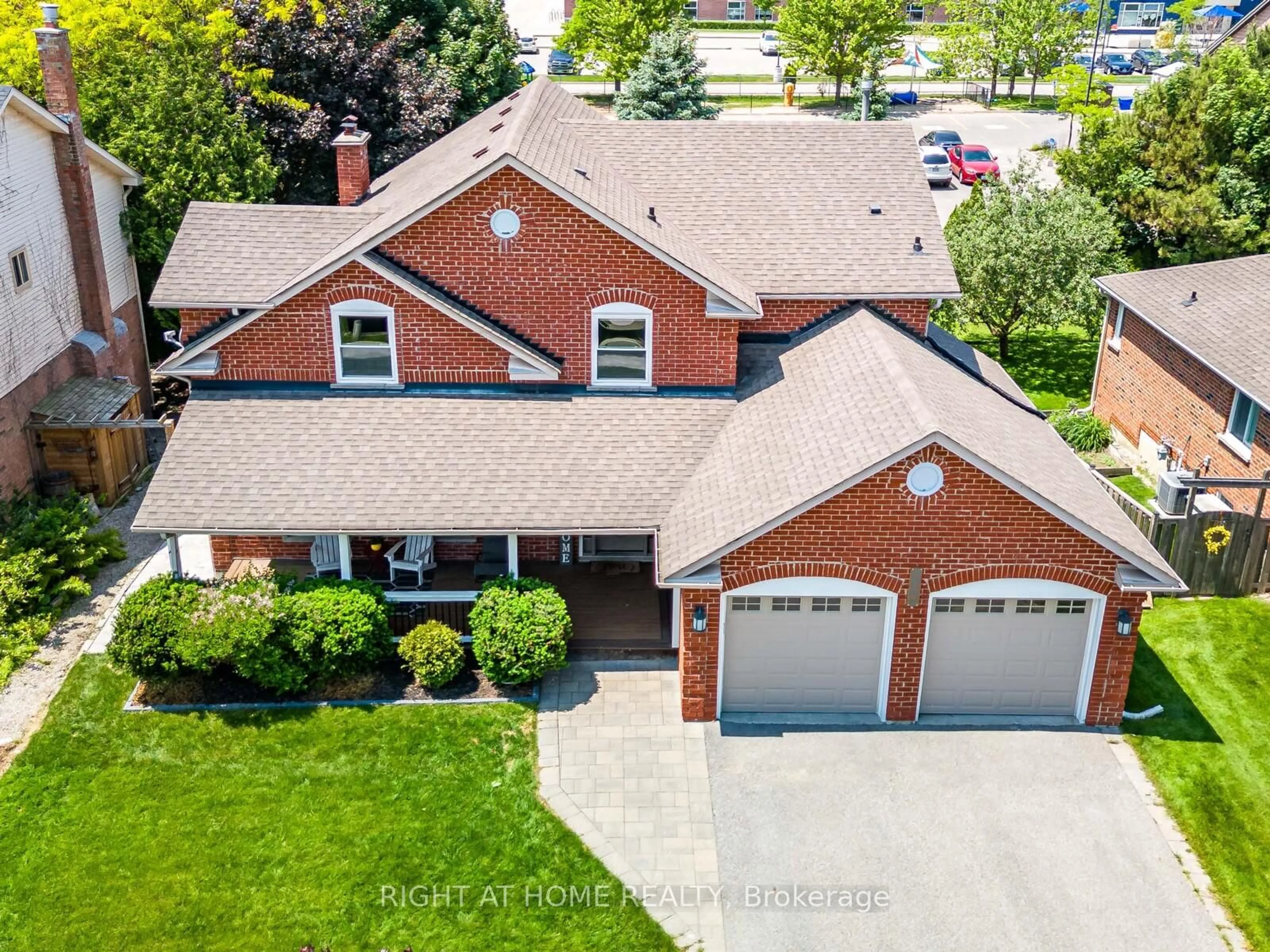 A pic from outside/outdoor area/front of a property/back of a property/a pic from drone, street for 116 Beryl Ave, Whitchurch-Stouffville Ontario L4A 7Y2
