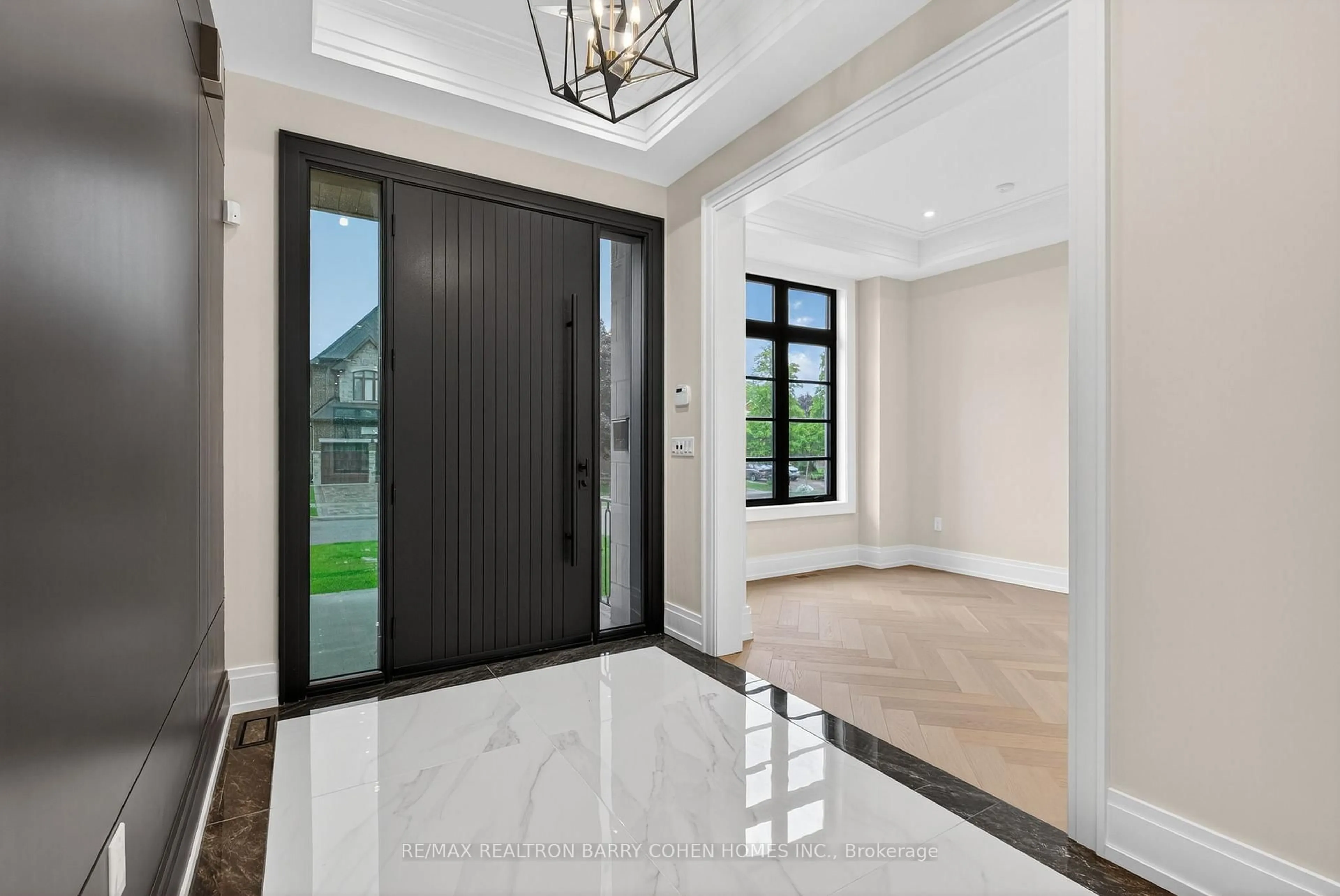 Indoor entryway for 174 Marsi Rd, Richmond Hill Ontario L4C 5S8