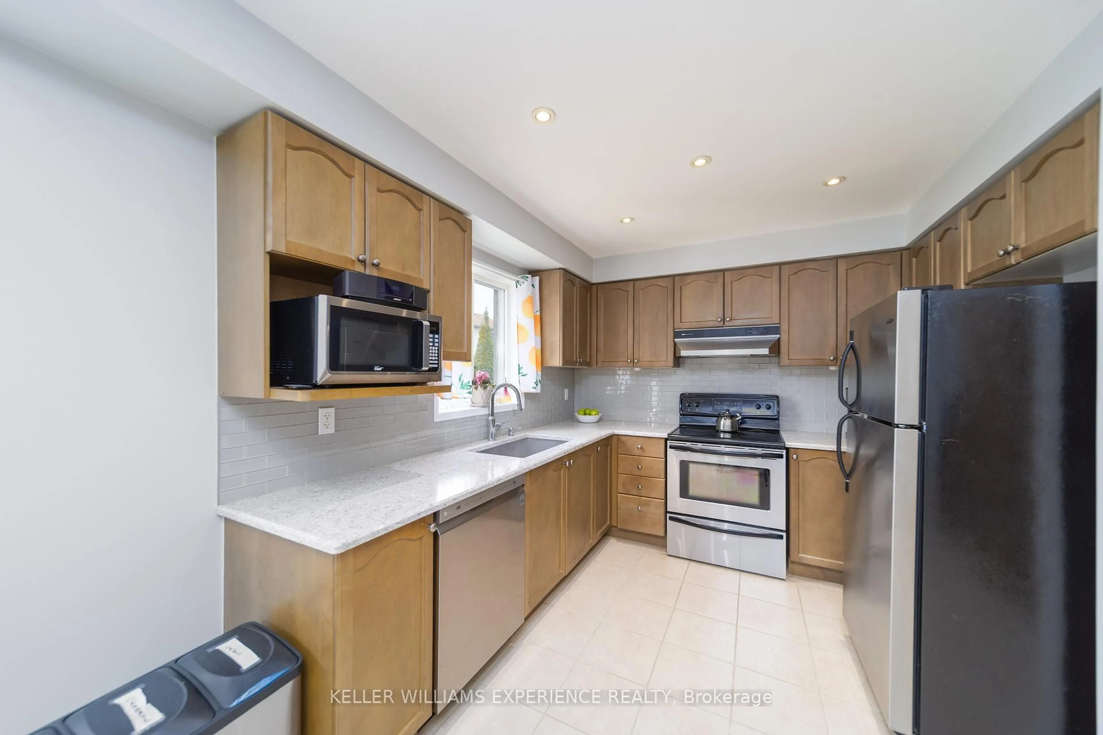 Standard kitchen, unknown for 1202 Andrade Lane, Innisfil Ontario L9S 4X6