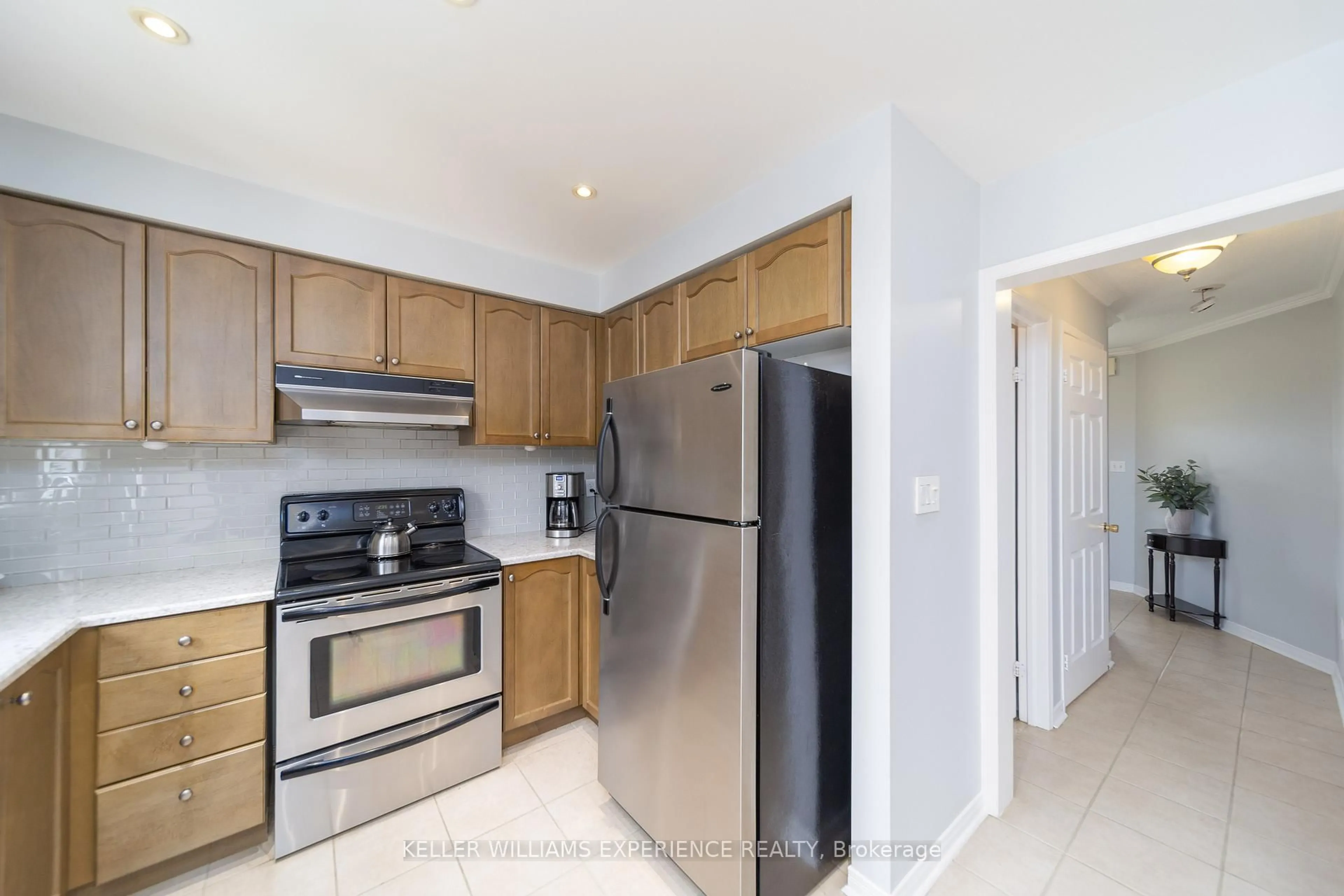 Standard kitchen, unknown for 1202 Andrade Lane, Innisfil Ontario L9S 4X6