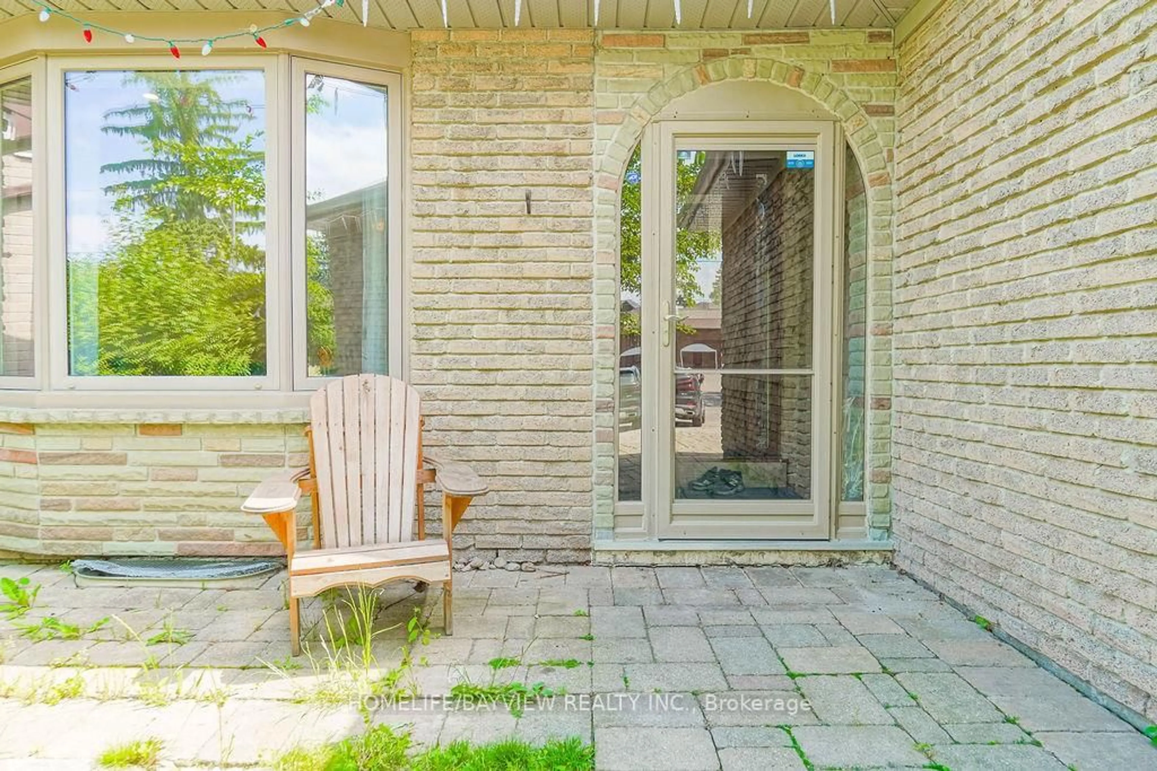 Patio, street for 215 Weldrick Rd, Richmond Hill Ontario L4C 5J2