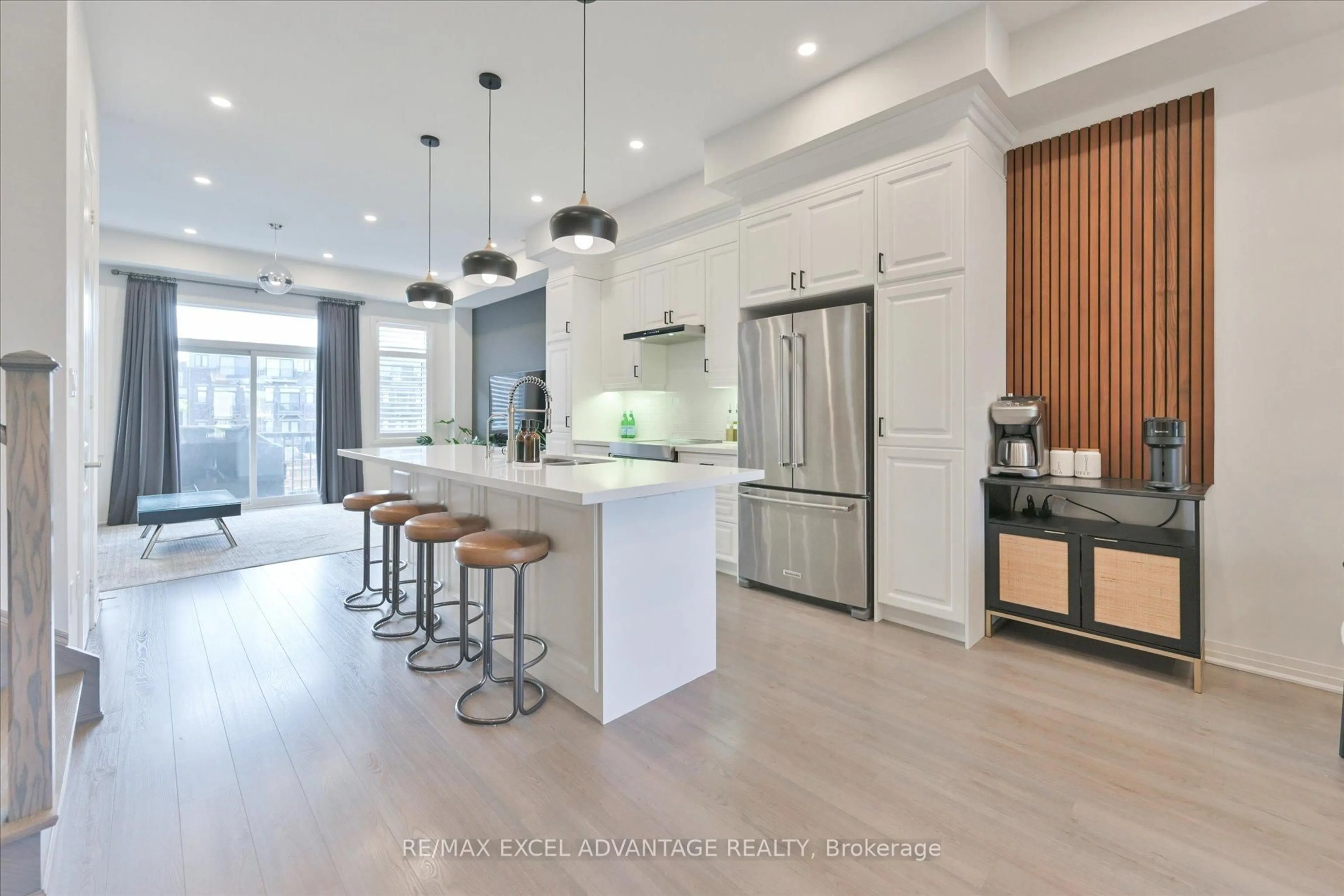Open concept kitchen, unknown for 213 Arianna Cres, Vaughan Ontario L6A 4Z9