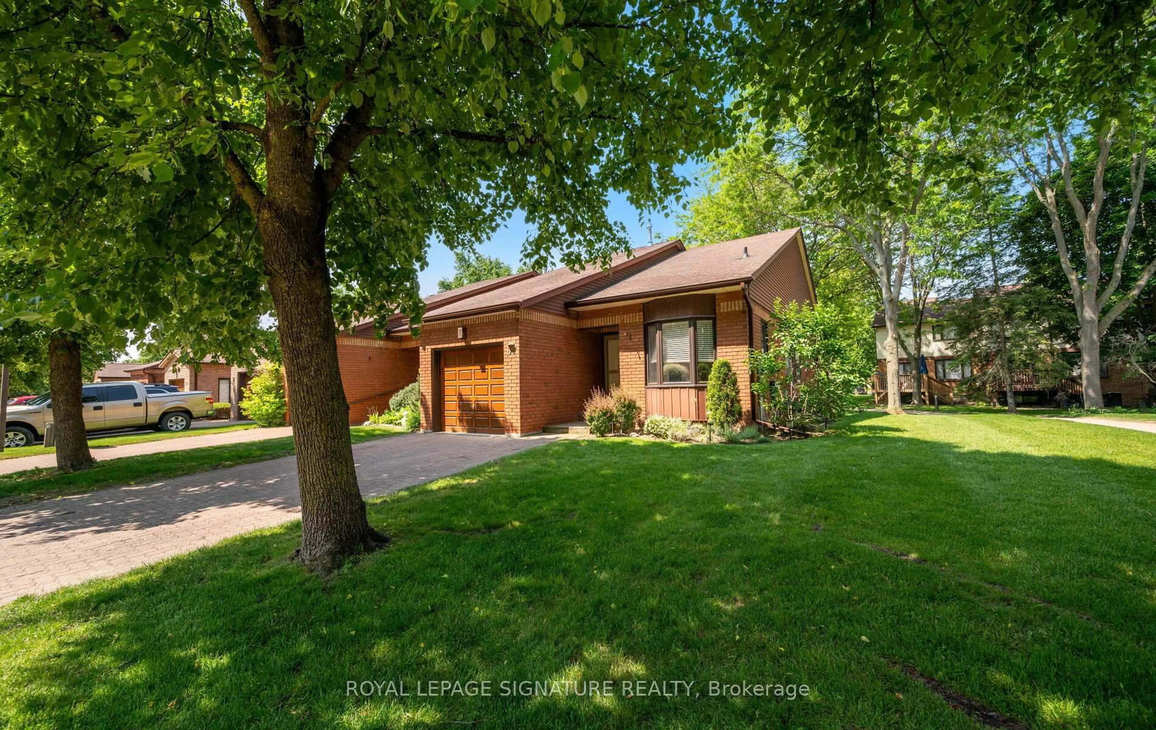 Home with brick exterior material, street for 87 Green Briar Rd, New Tecumseth Ontario L9R 1S3