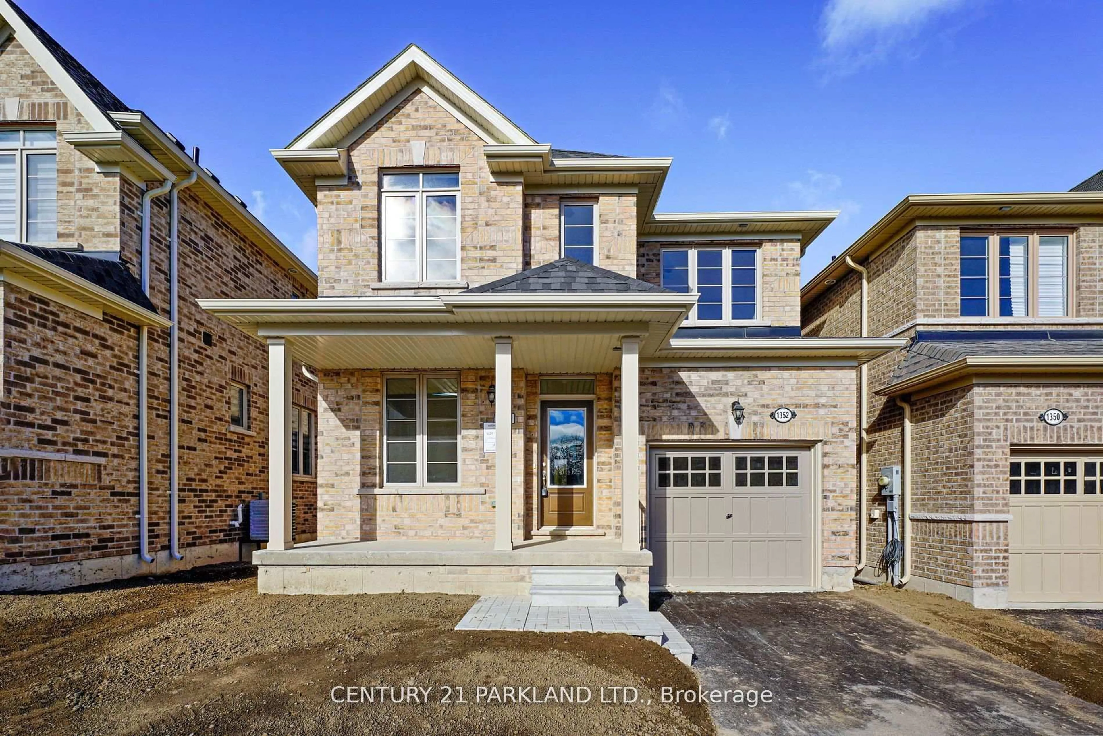 Home with brick exterior material, street for 1352 Davis Loop, Innisfil Ontario L0L 1W0