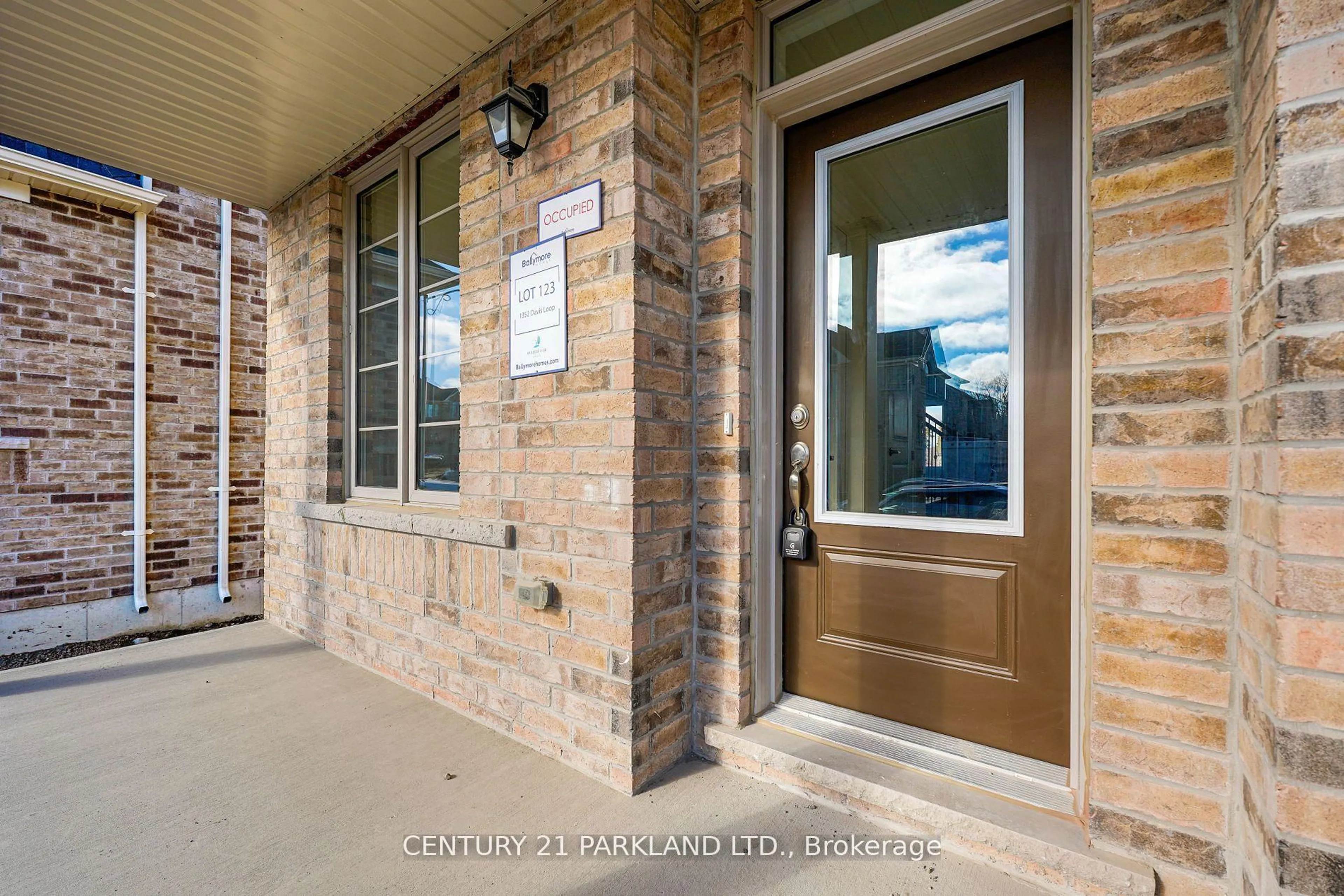Indoor entryway for 1352 Davis Loop, Innisfil Ontario L0L 1W0