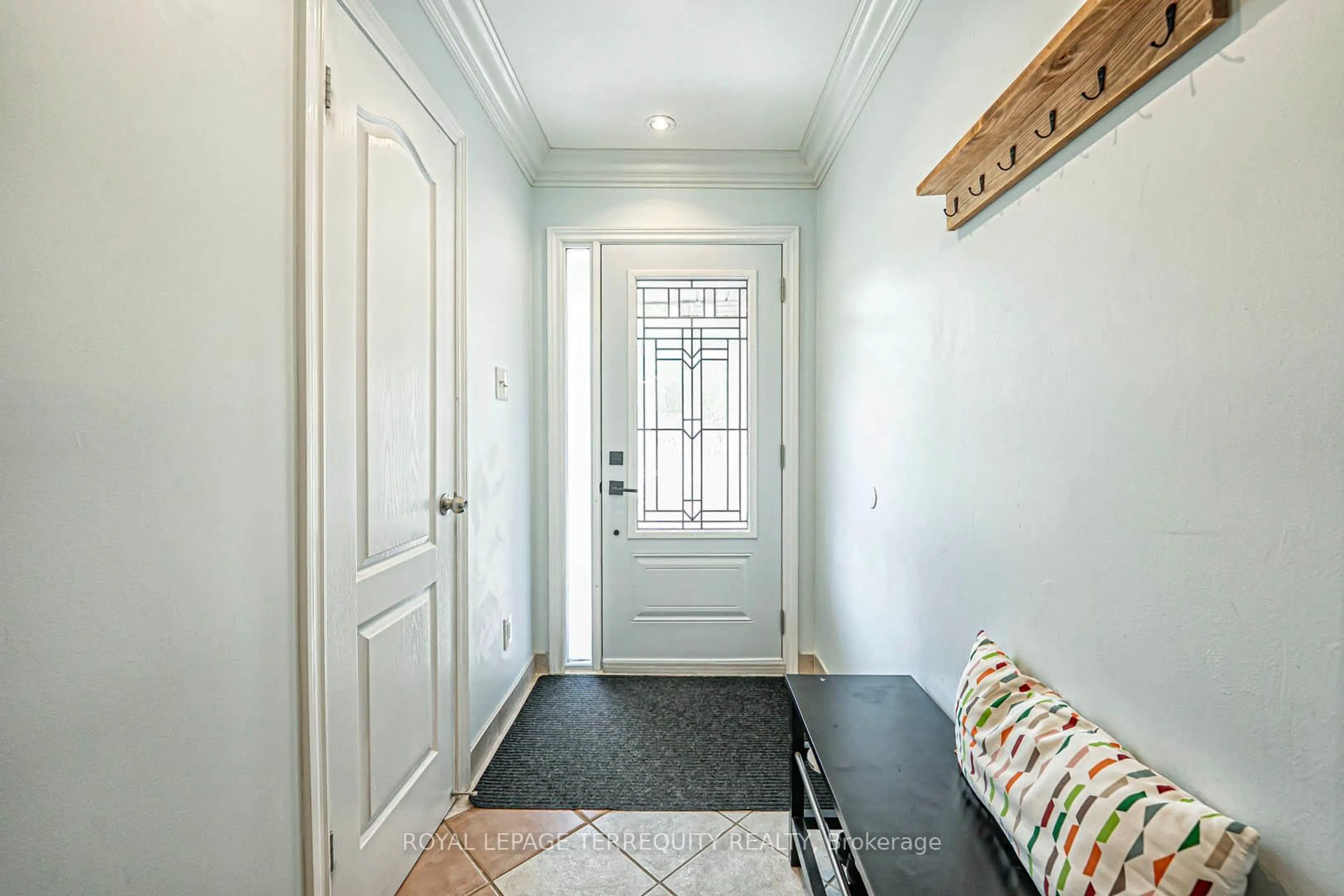 Indoor entryway for 40 Pepperell Cres, Markham Ontario L3R 3G8