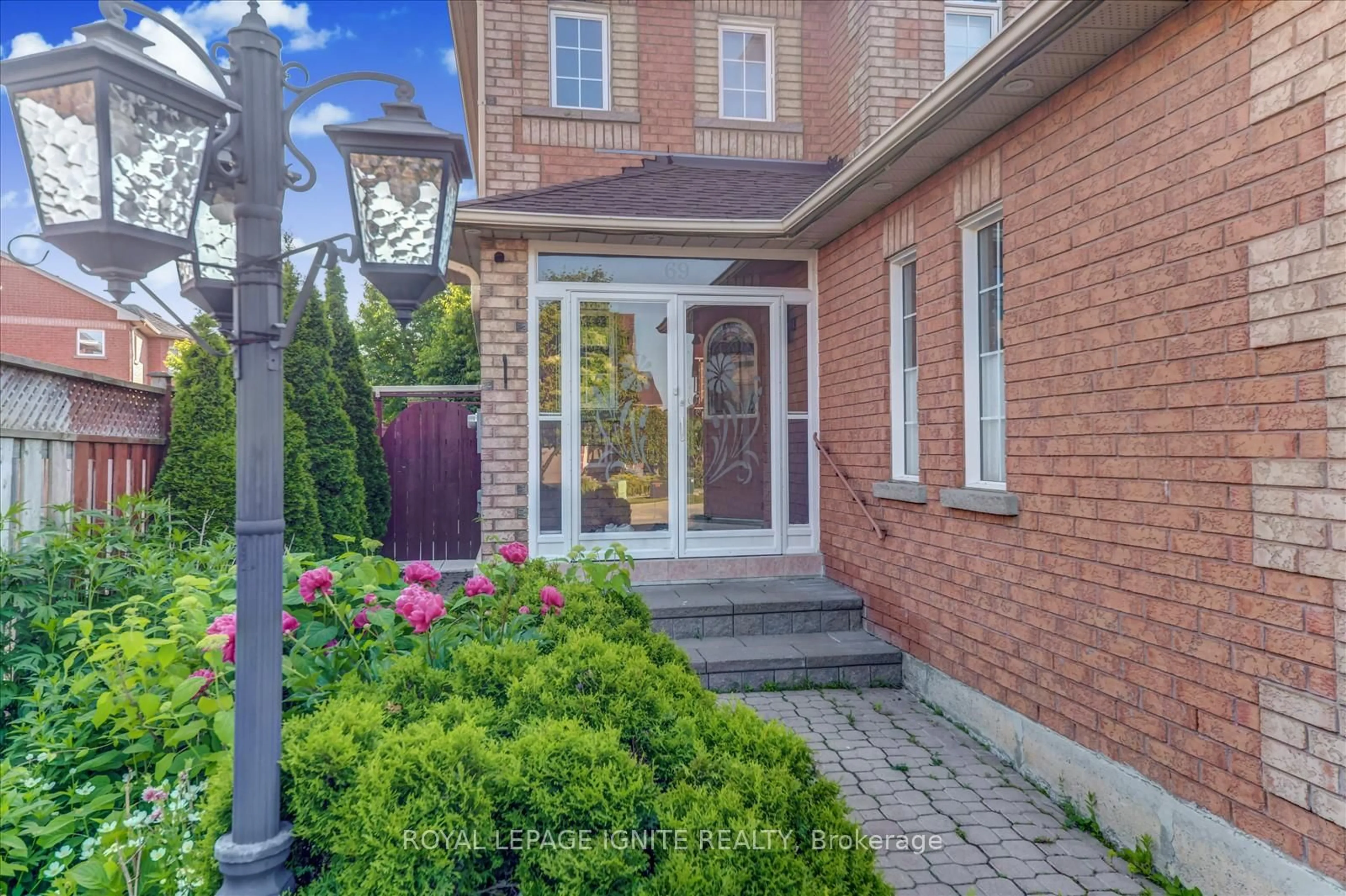 Home with brick exterior material, street for 69 Sandham Cres, Markham Ontario L3S 3M2