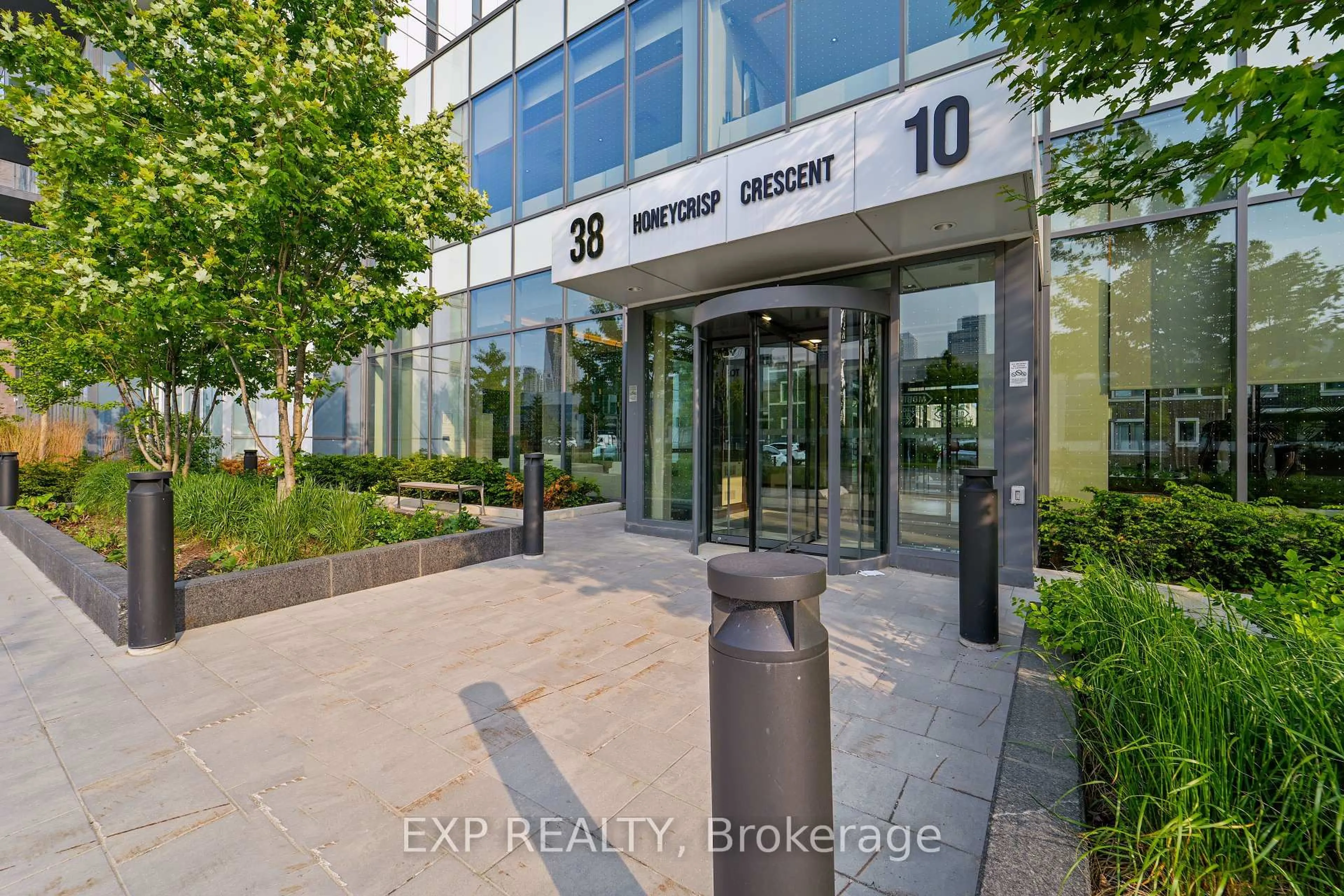 Unknown for 10 Honeycrisp Cres #1120, Vaughan Ontario L4K 0M4