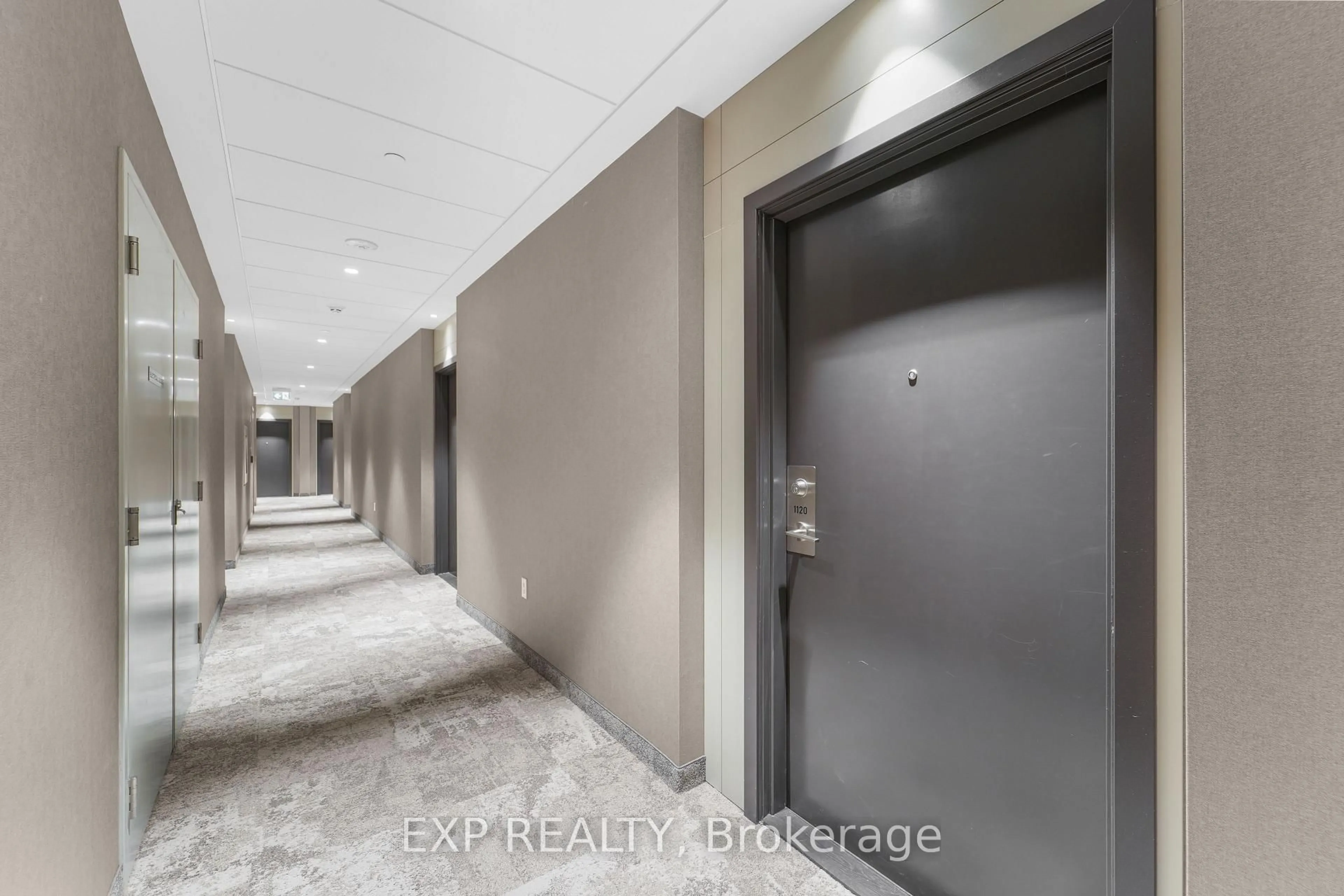 Indoor foyer for 10 Honeycrisp Cres #1120, Vaughan Ontario L4K 0M4