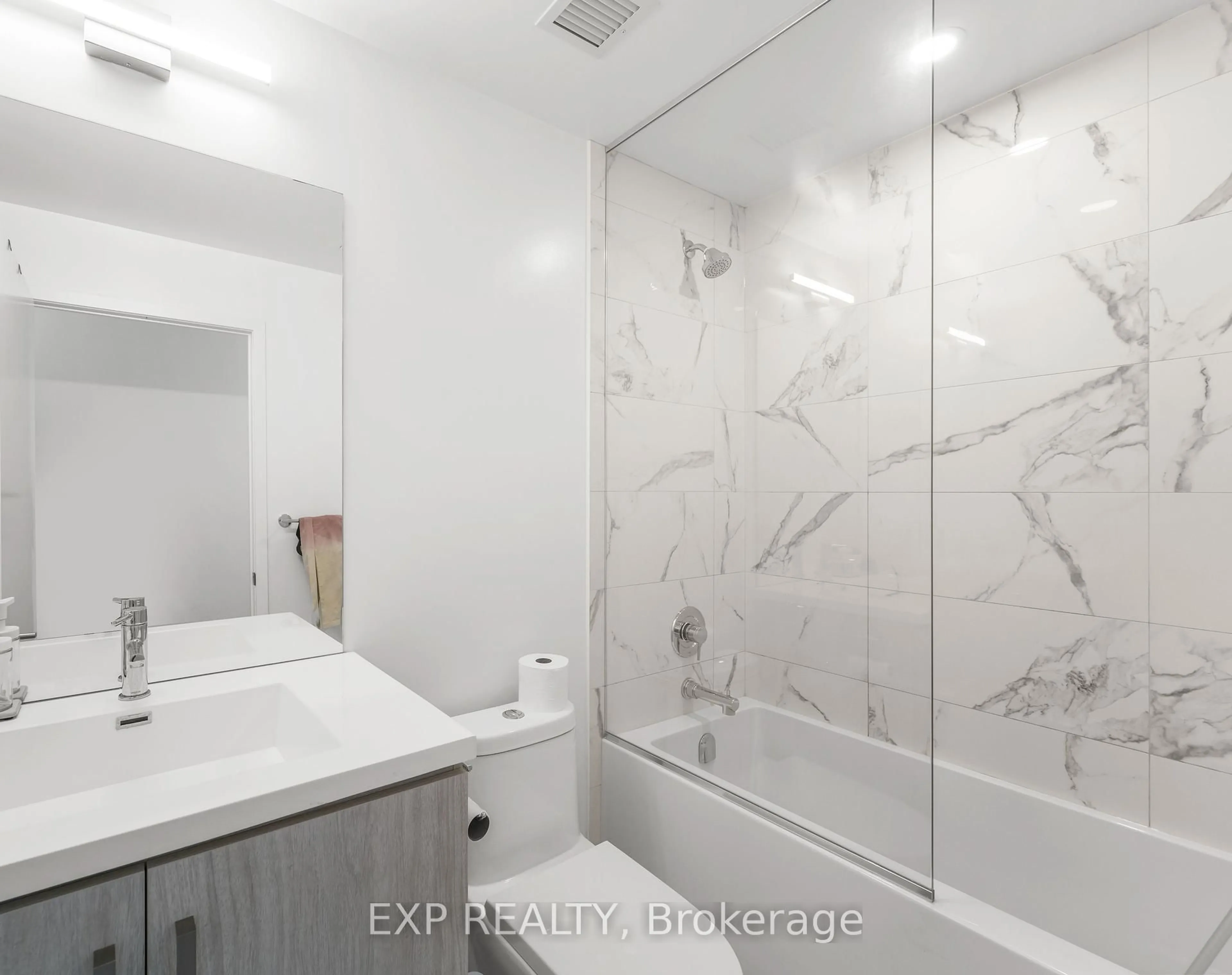 Standard bathroom, ceramic/tile floor for 10 Honeycrisp Cres #1120, Vaughan Ontario L4K 0M4