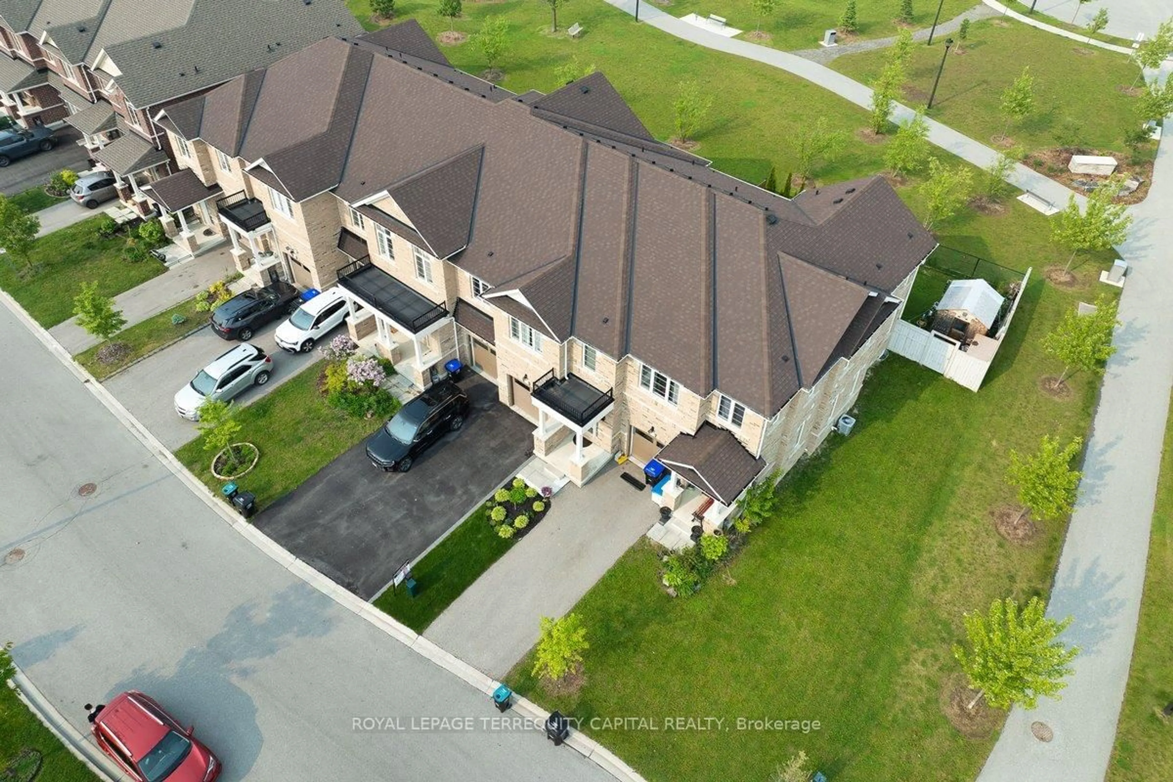 A pic from outside/outdoor area/front of a property/back of a property/a pic from drone, street for 45 Webb St, Bradford West Gwillimbury Ontario L3Z 0R2