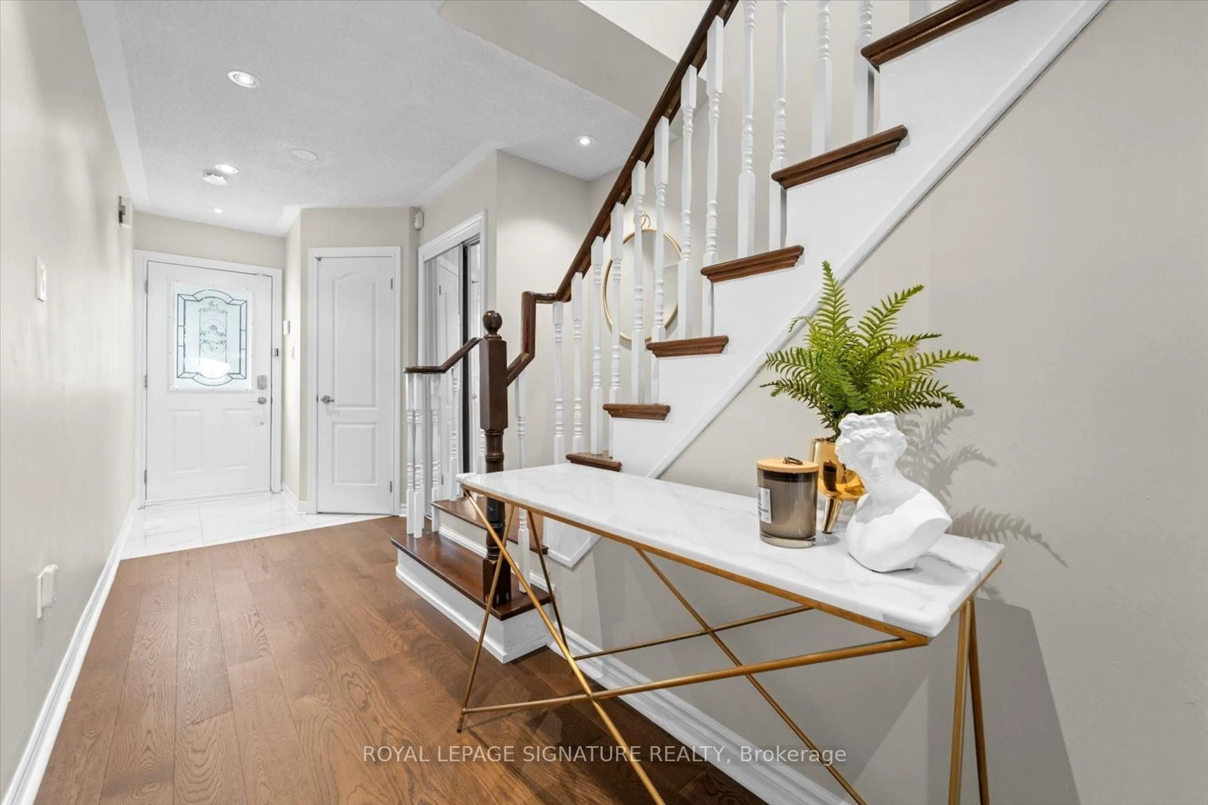 Indoor entryway for 70 Silverdart Cres, Richmond Hill Ontario L4E 3T8