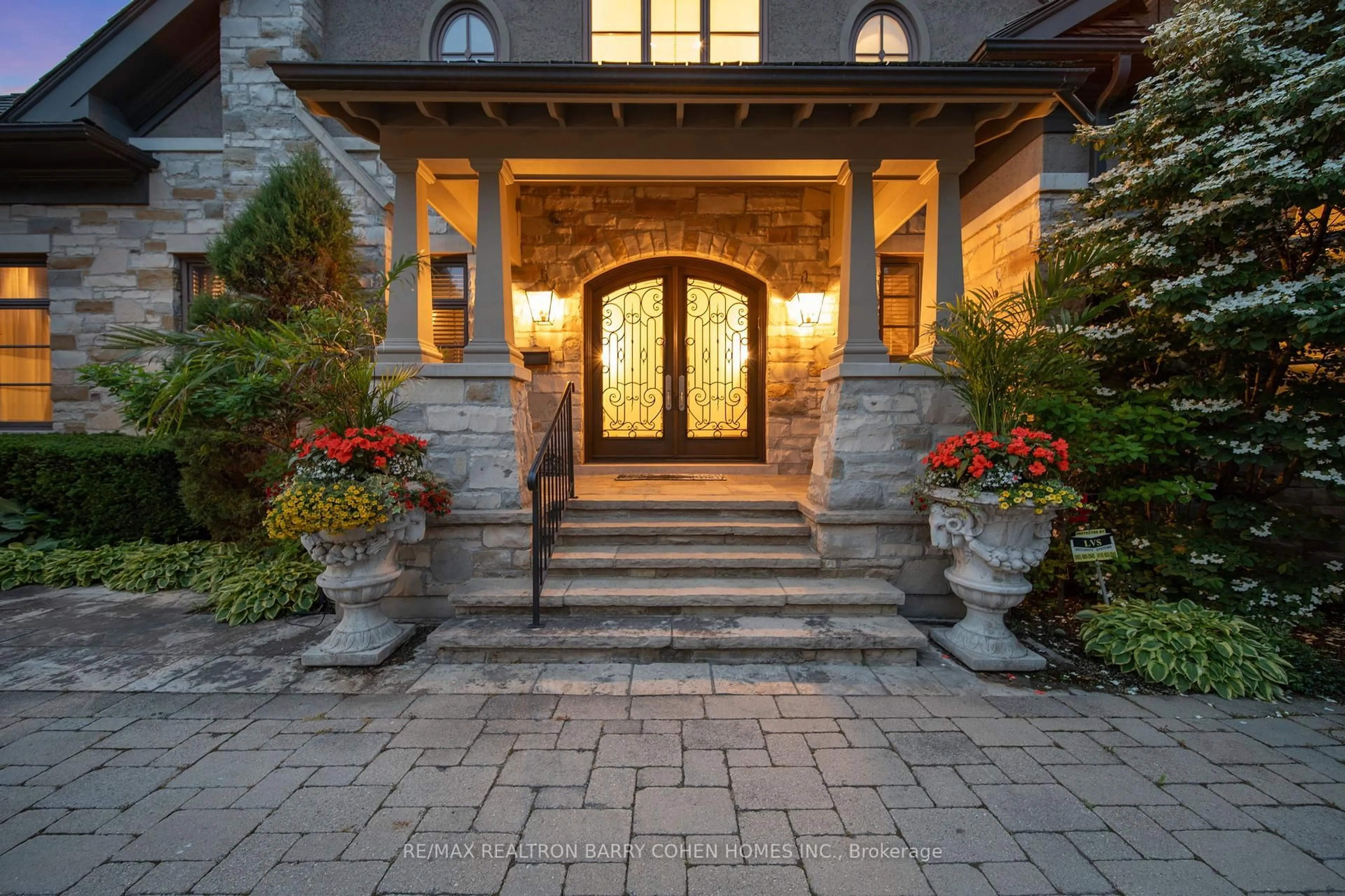 Indoor entryway for 55 Thornbank Rd, Vaughan Ontario L4J 2A1
