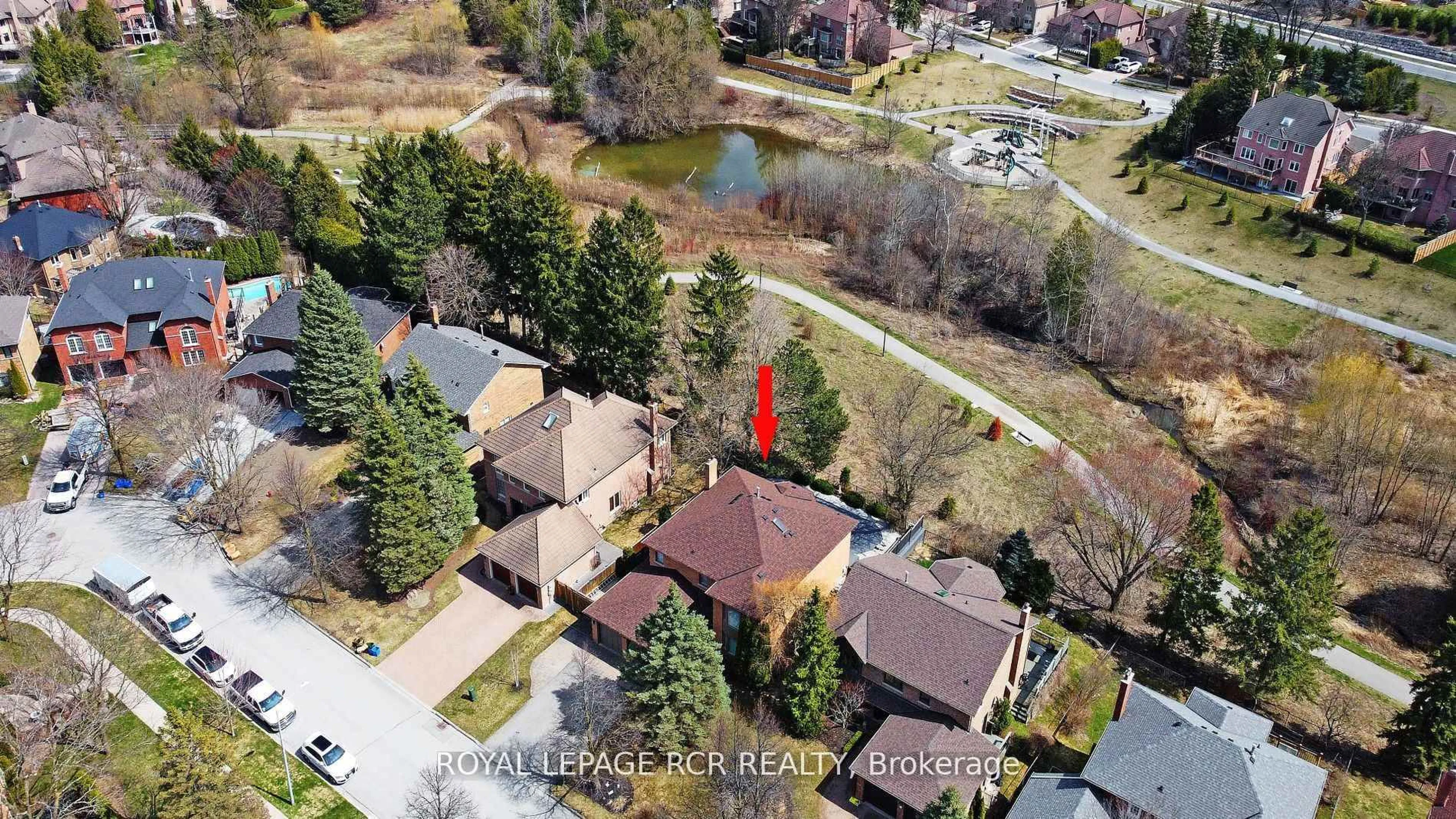 A pic from outside/outdoor area/front of a property/back of a property/a pic from drone, street for 30 Owls Foot Cres, Aurora Ontario L4G 6A2