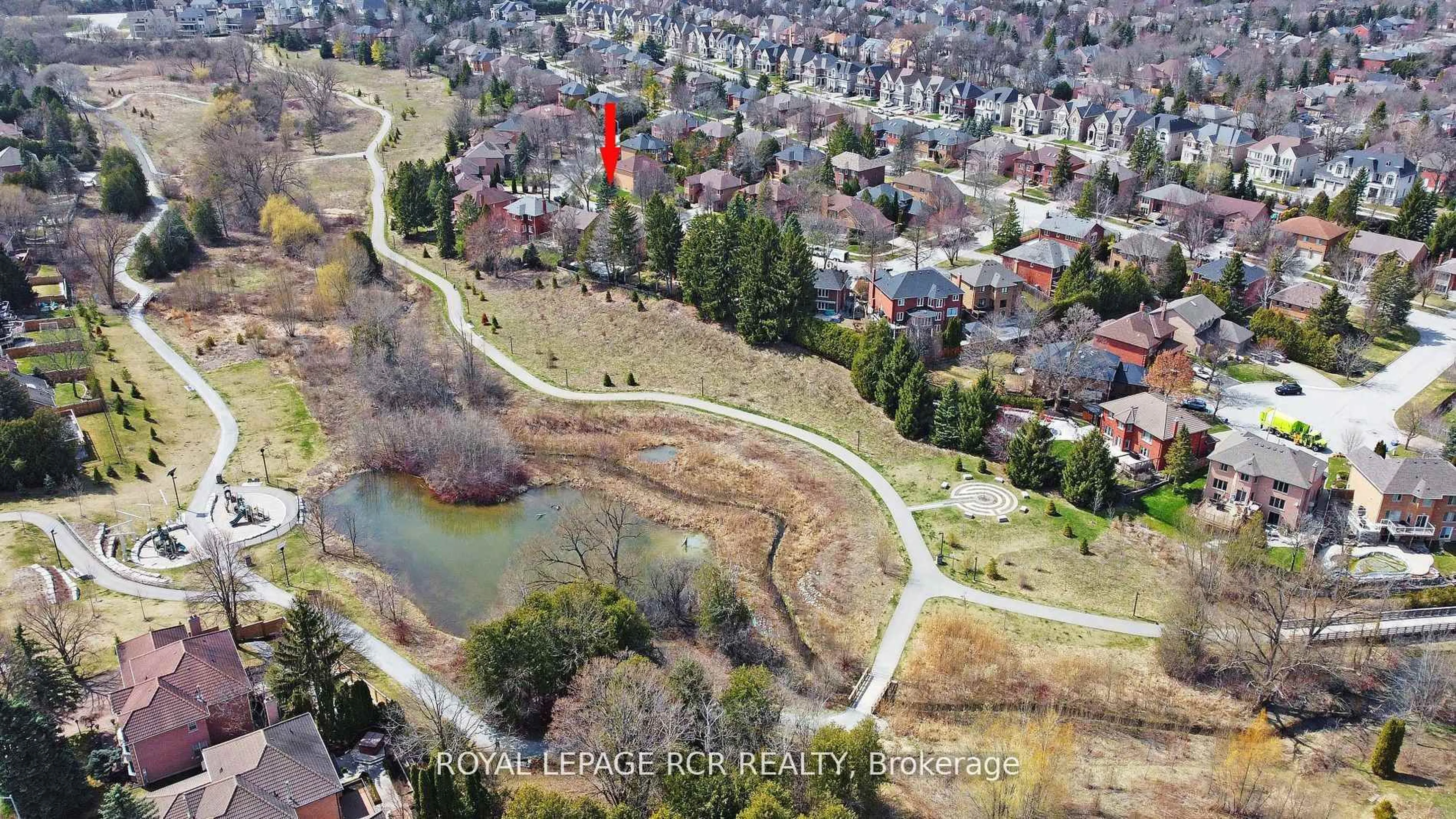 A pic from outside/outdoor area/front of a property/back of a property/a pic from drone, water/lake/river/ocean view for 30 Owls Foot Cres, Aurora Ontario L4G 6A2