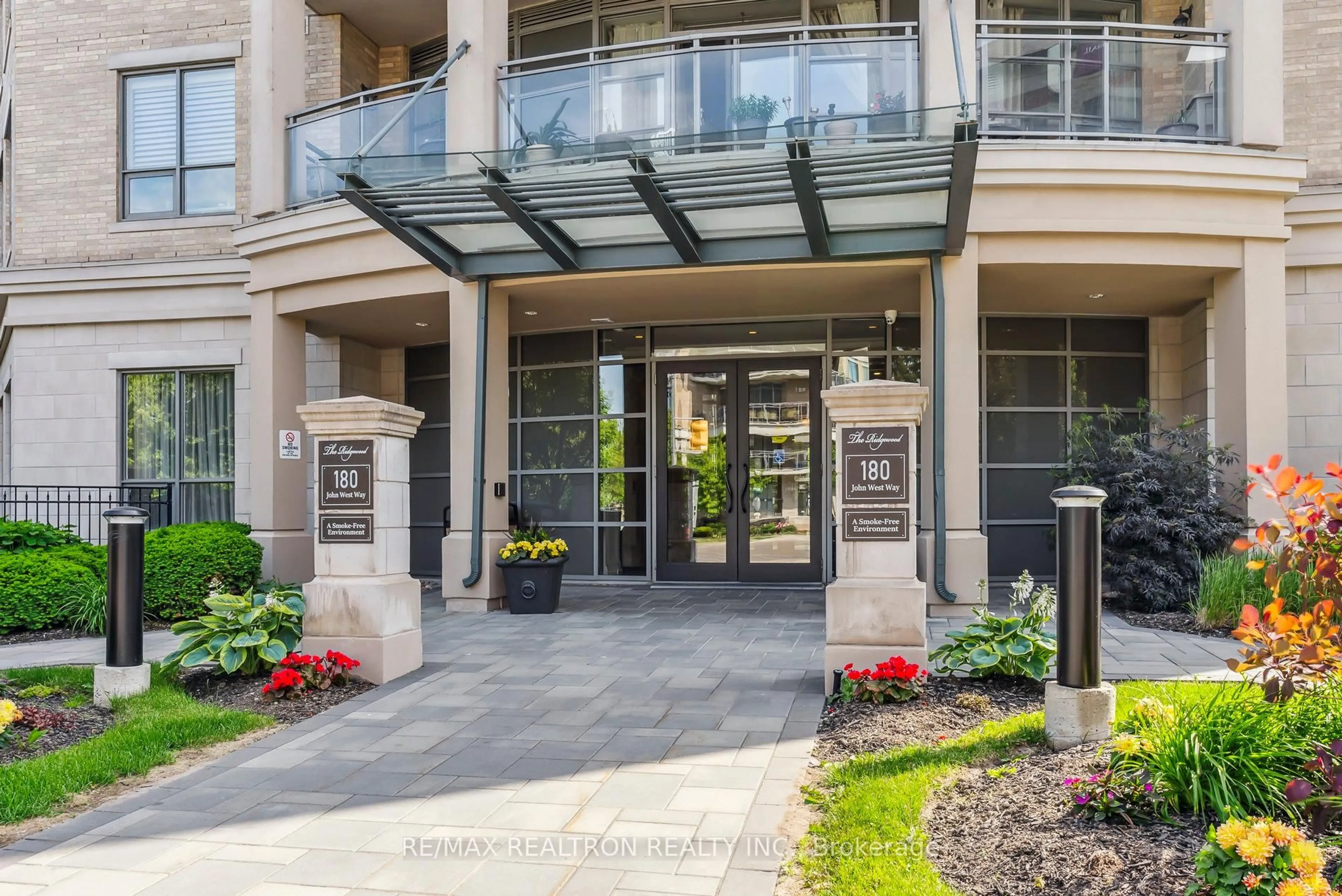 Indoor entryway for 180 John West Way #332, Aurora Ontario L4G 0R3