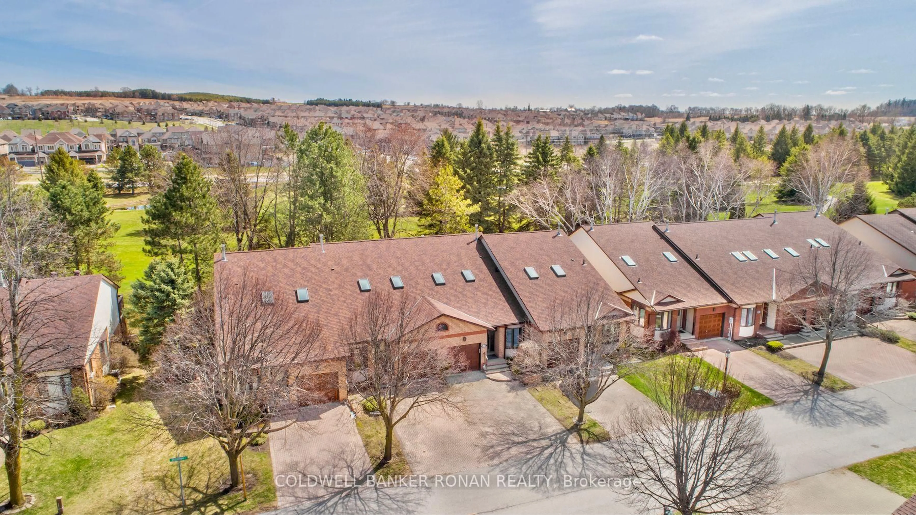 A pic from outside/outdoor area/front of a property/back of a property/a pic from drone, unknown for 130 Green Briar Rd, New Tecumseth Ontario L9R 1S2