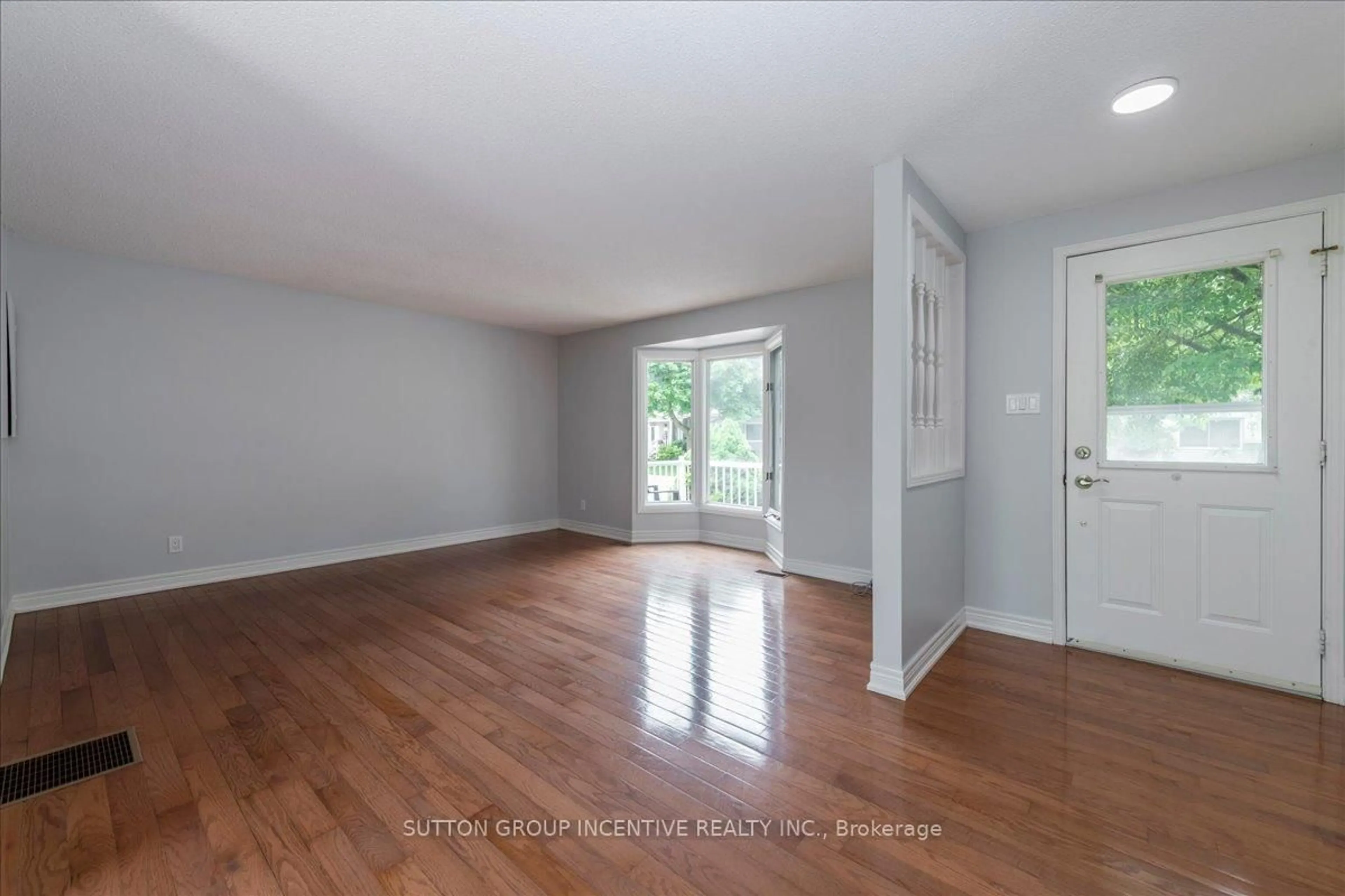A pic of a room for 3 Comforts Cove, Innisfil Ontario L9S 1S3