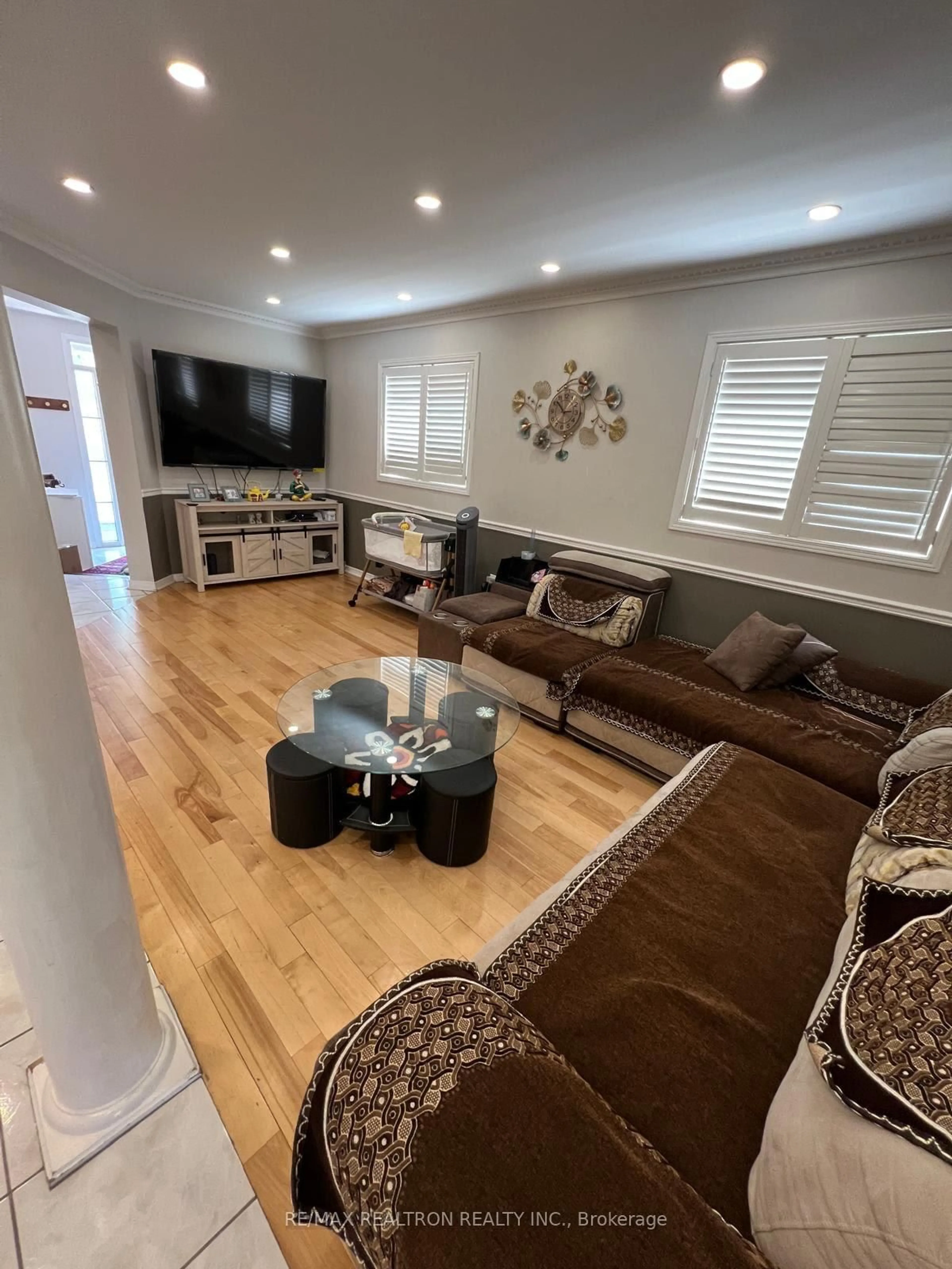 Living room with furniture, unknown for 114 Trail Ridge Lane, Markham Ontario L6C 2C2