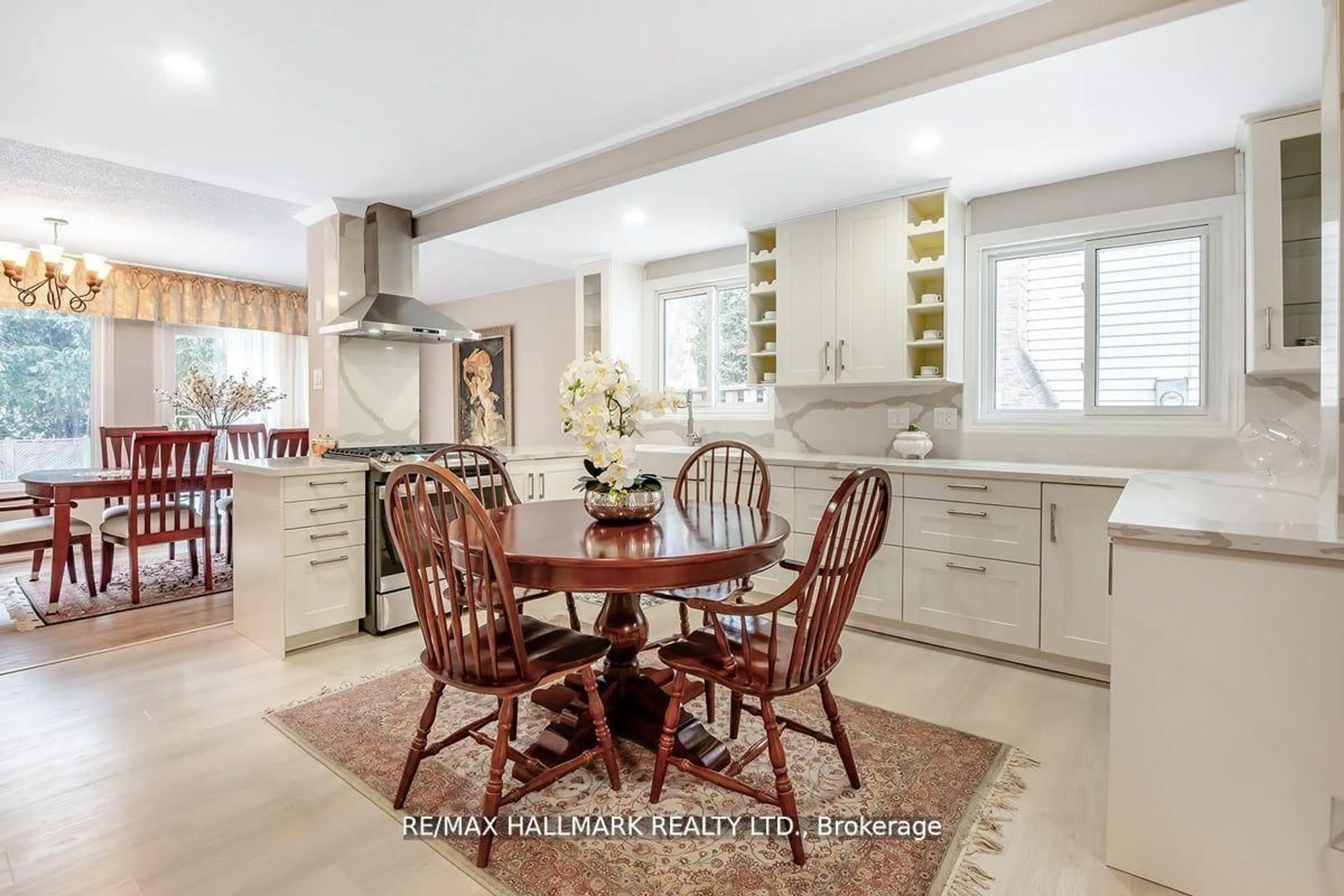 Open concept kitchen, unknown for 40 Lillooet Cres, Richmond Hill Ontario L4C 5A7