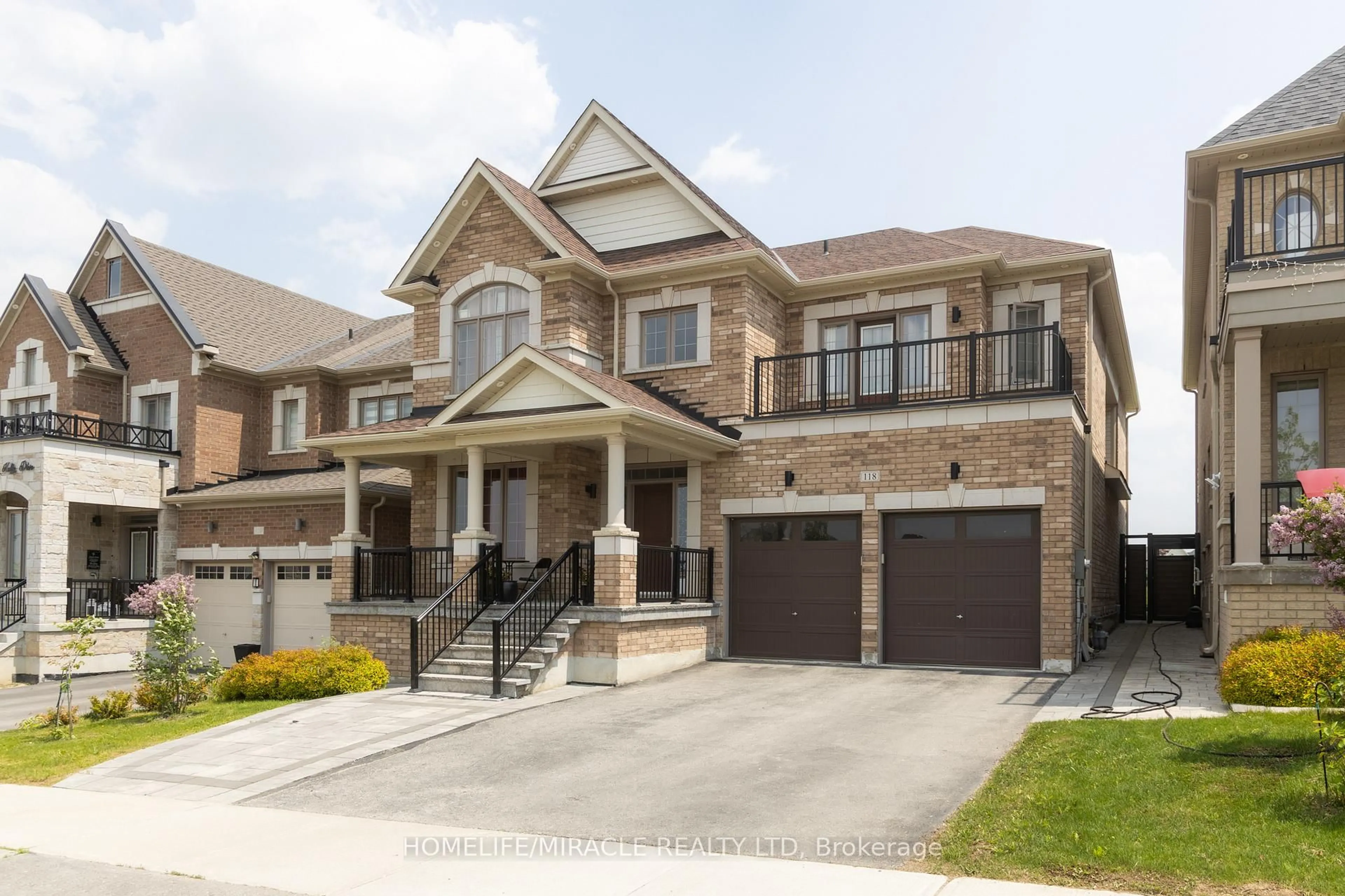 Home with brick exterior material, street for 118 Frank Kelly Dr, East Gwillimbury Ontario L9N 0V1