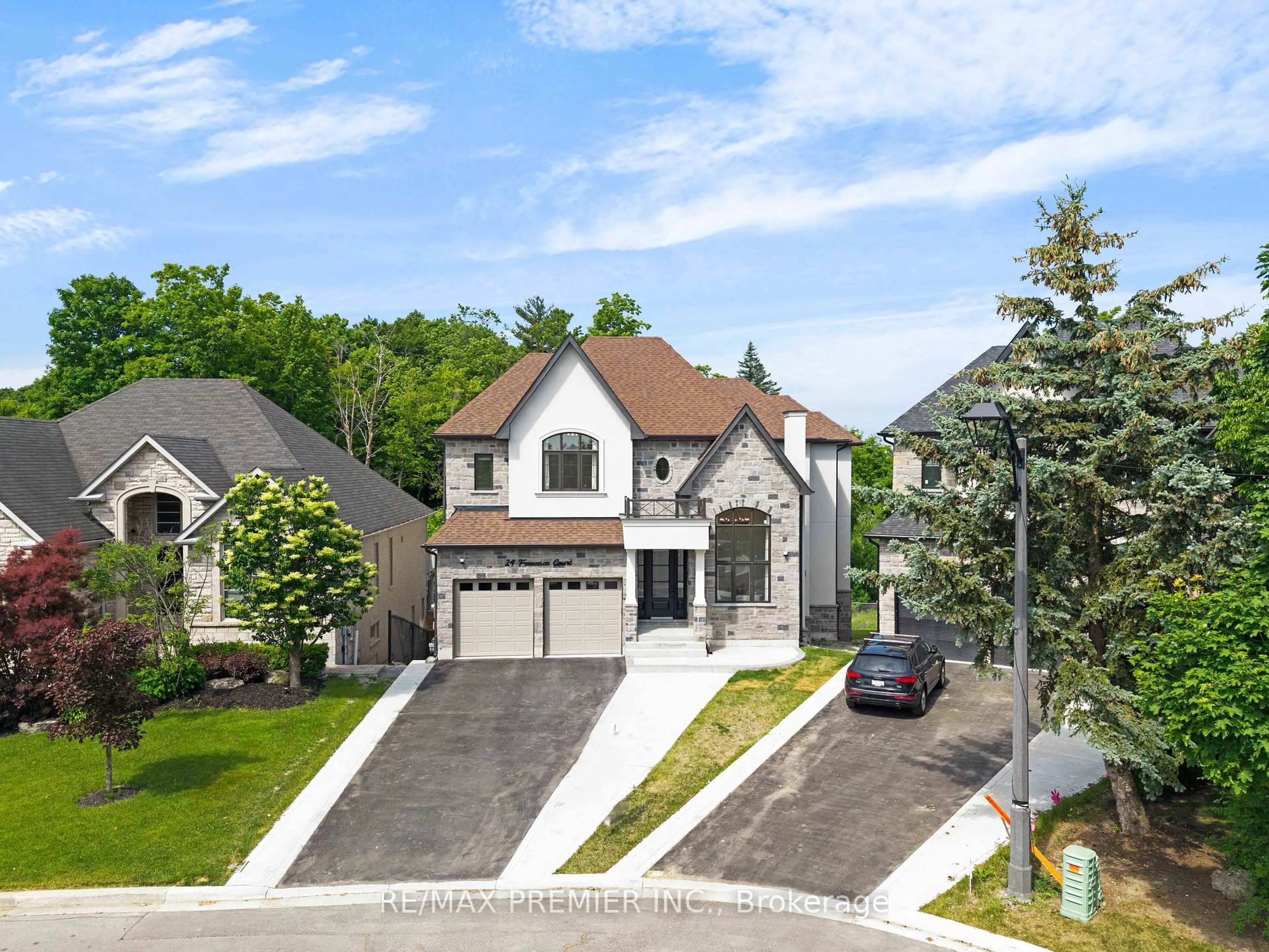 A pic from outside/outdoor area/front of a property/back of a property/a pic from drone, street for 24 Francesca Crt, Vaughan Ontario L4L 9L2
