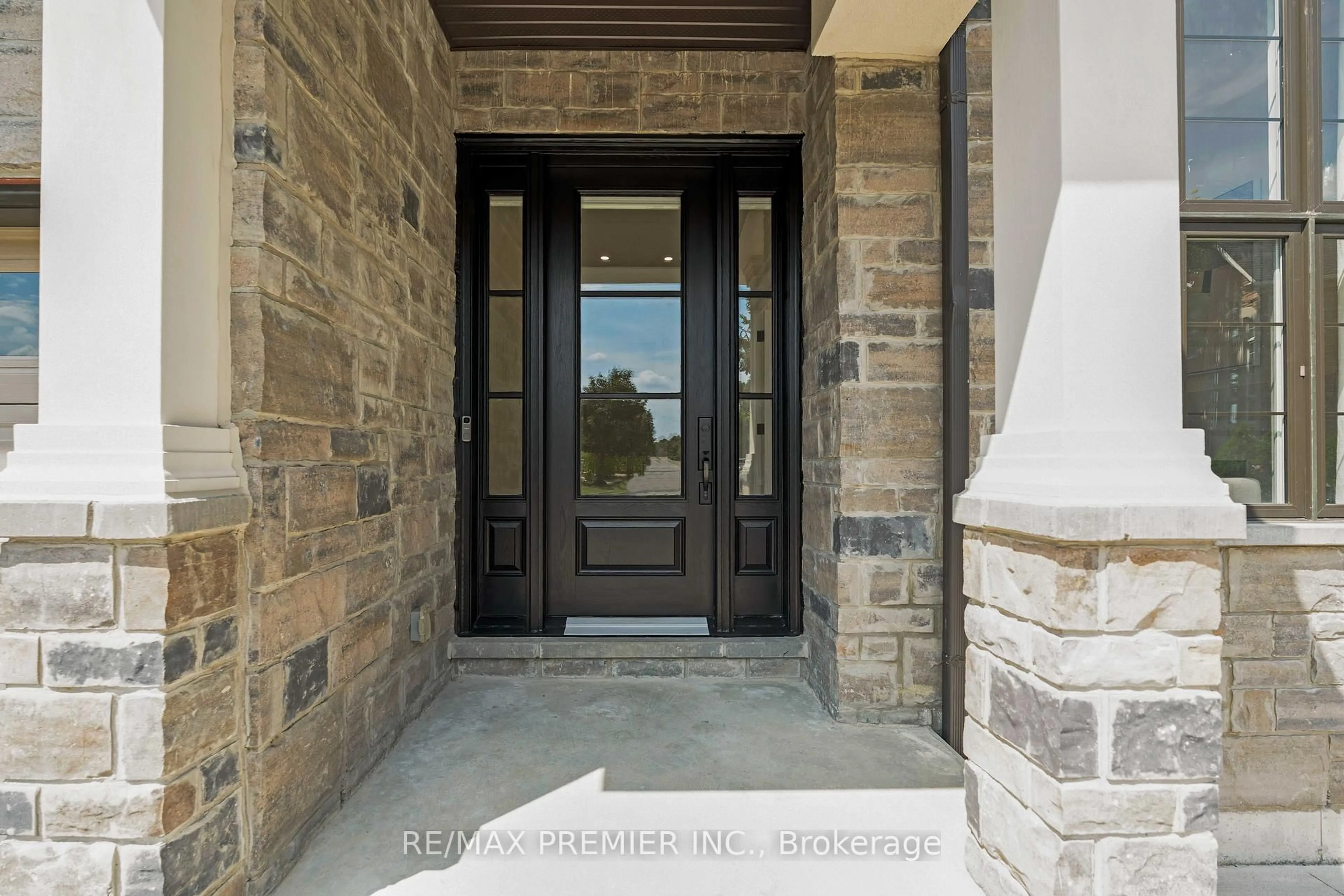 Indoor entryway for 24 Francesca Crt, Vaughan Ontario L4L 9L2