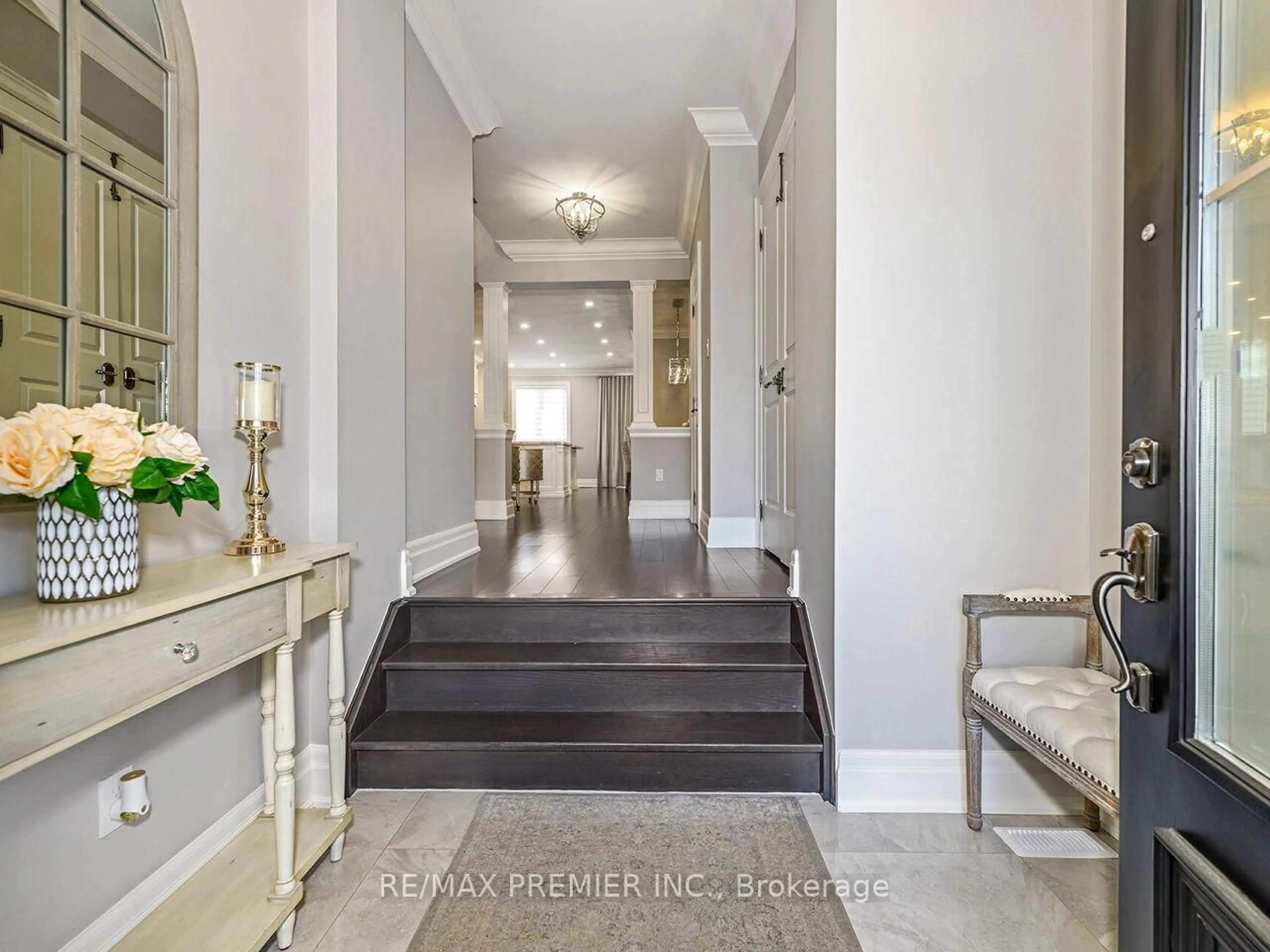 Indoor foyer for 103 Hansard Dr, Vaughan Ontario L4H 0V8