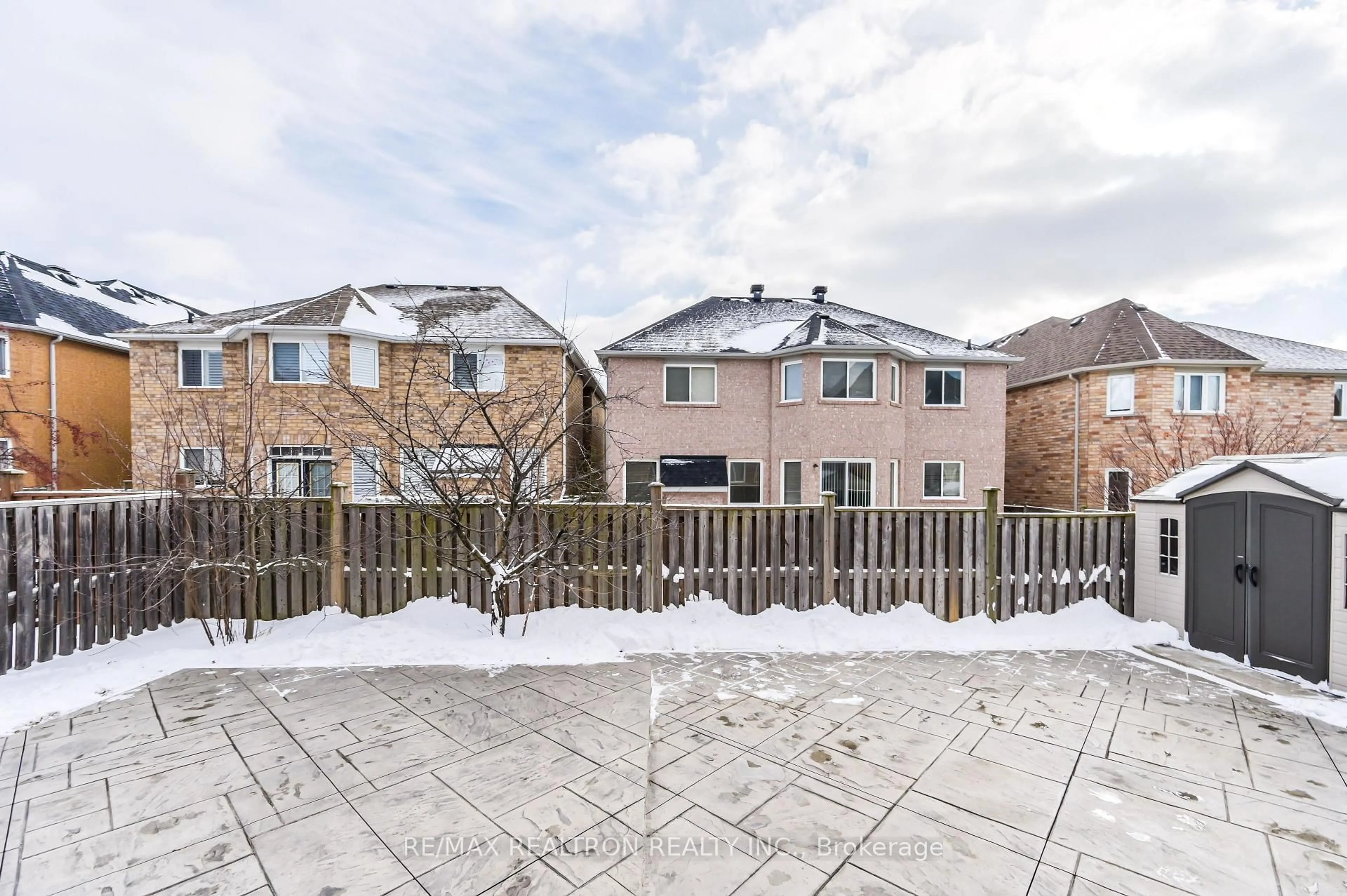 A pic from outside/outdoor area/front of a property/back of a property/a pic from drone, street for 10 Golden Meadow Dr, Markham Ontario L6E 1V8