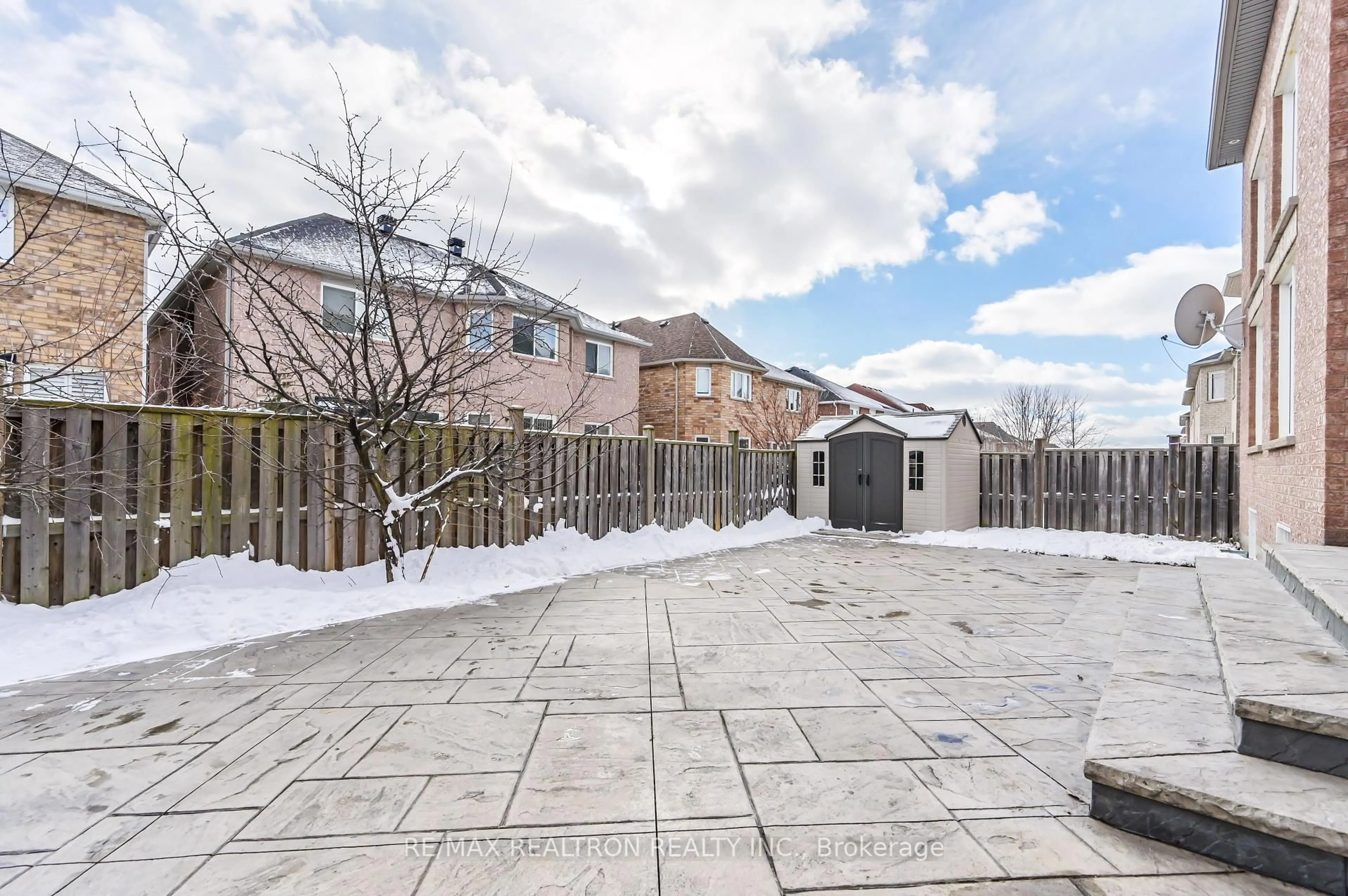 Patio, street for 10 Golden Meadow Dr, Markham Ontario L6E 1V8