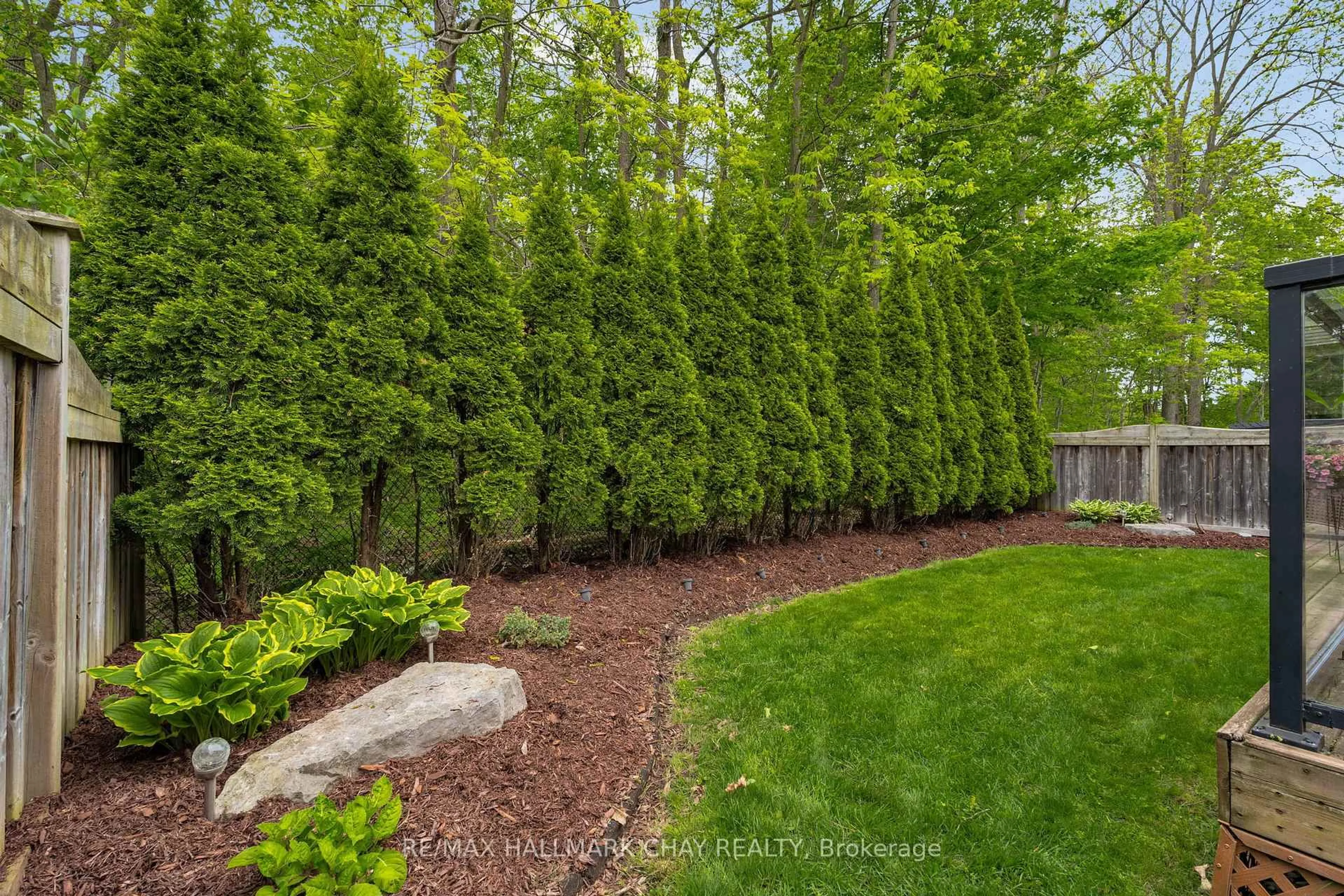 Patio, forest/trees view for 383 Hewitt Circ, Newmarket Ontario L3X 2L8