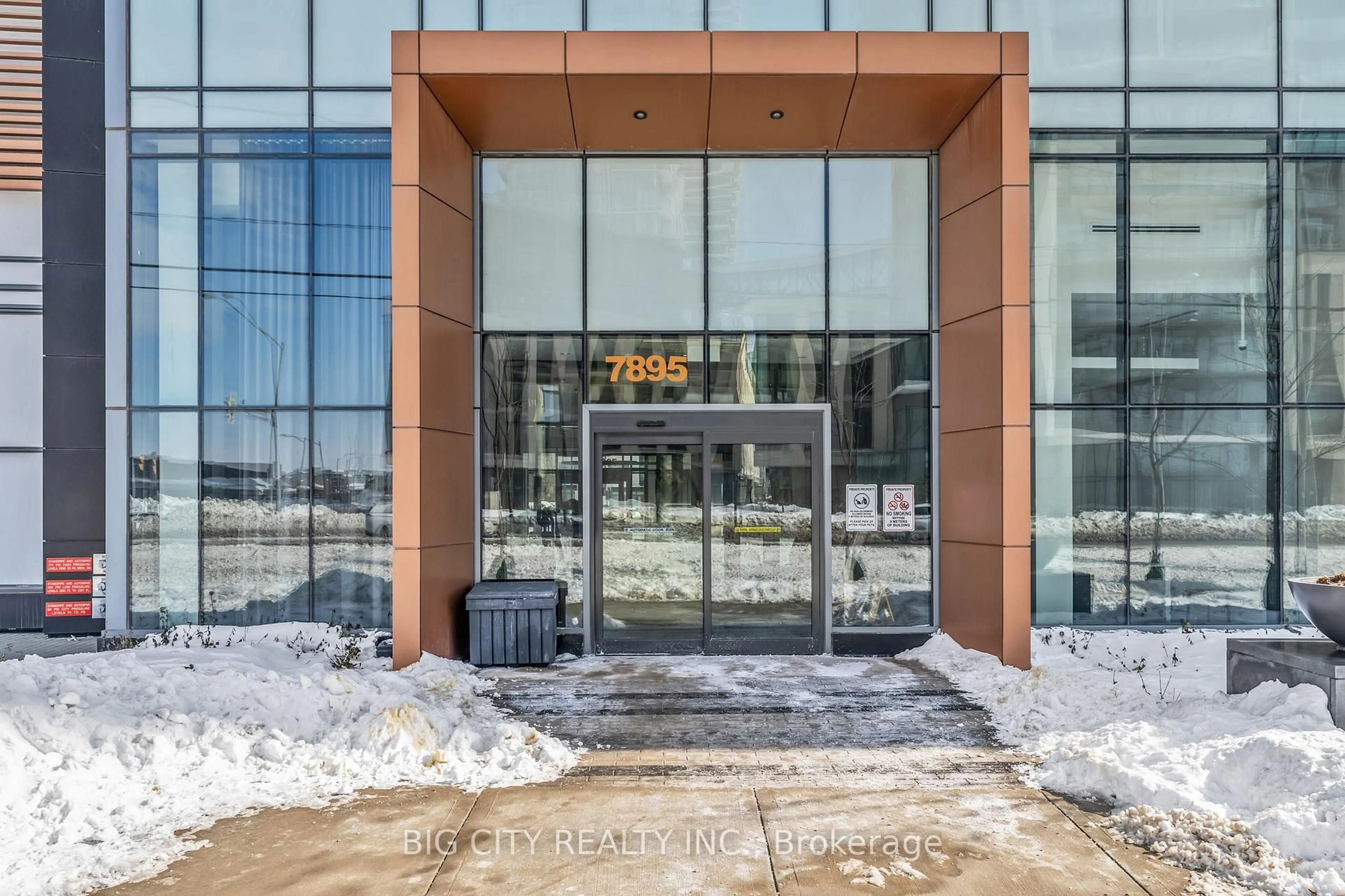 Indoor foyer for 7895 Jane St #3211, Vaughan Ontario L4K 2M7