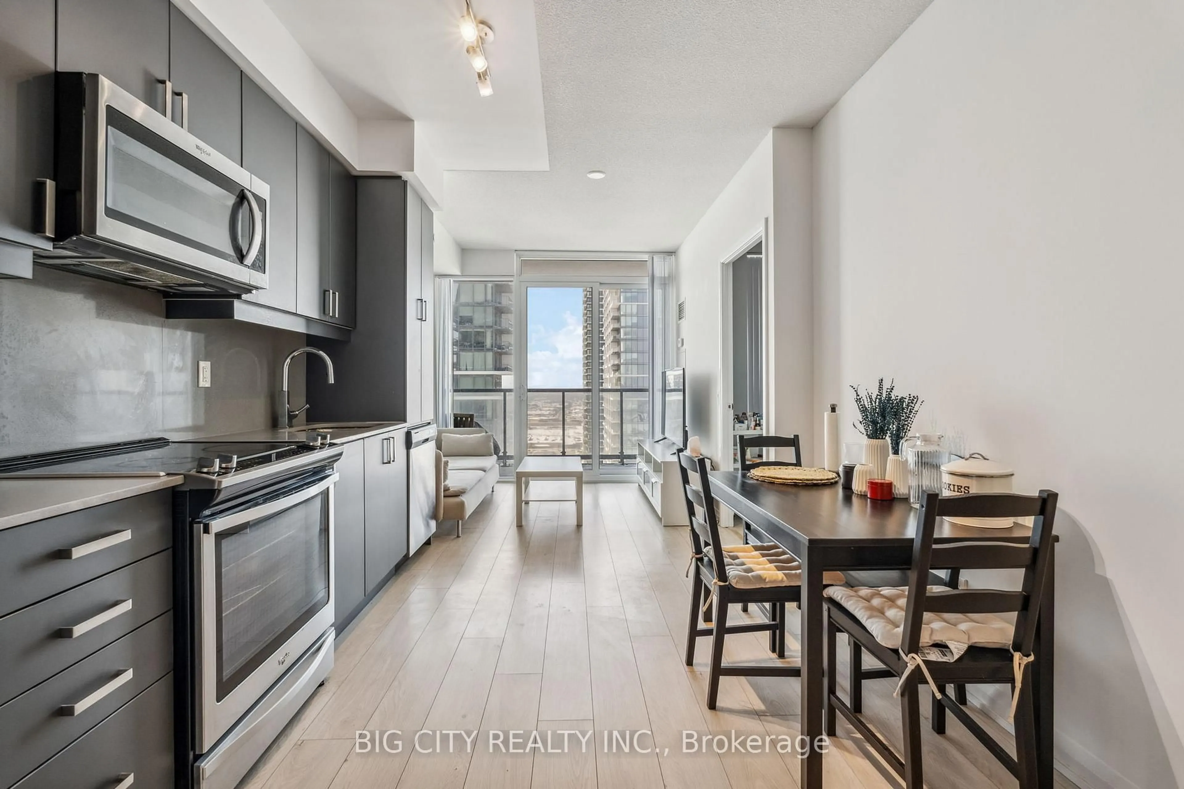 Open concept kitchen, unknown for 7895 Jane St #3211, Vaughan Ontario L4K 2M7
