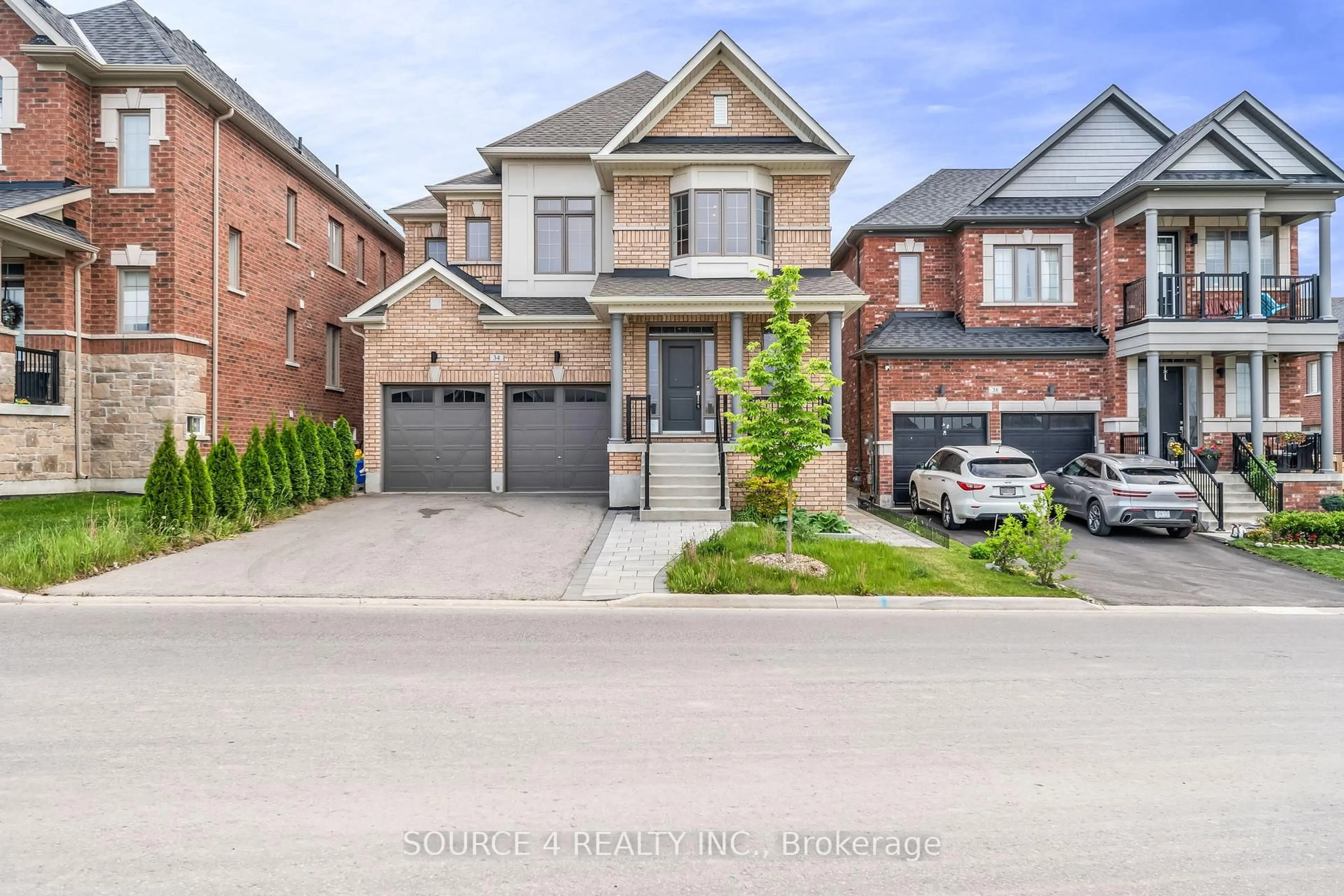 Home with brick exterior material, street for 34 Cloverridge Ave, East Gwillimbury Ontario L9N 0V2