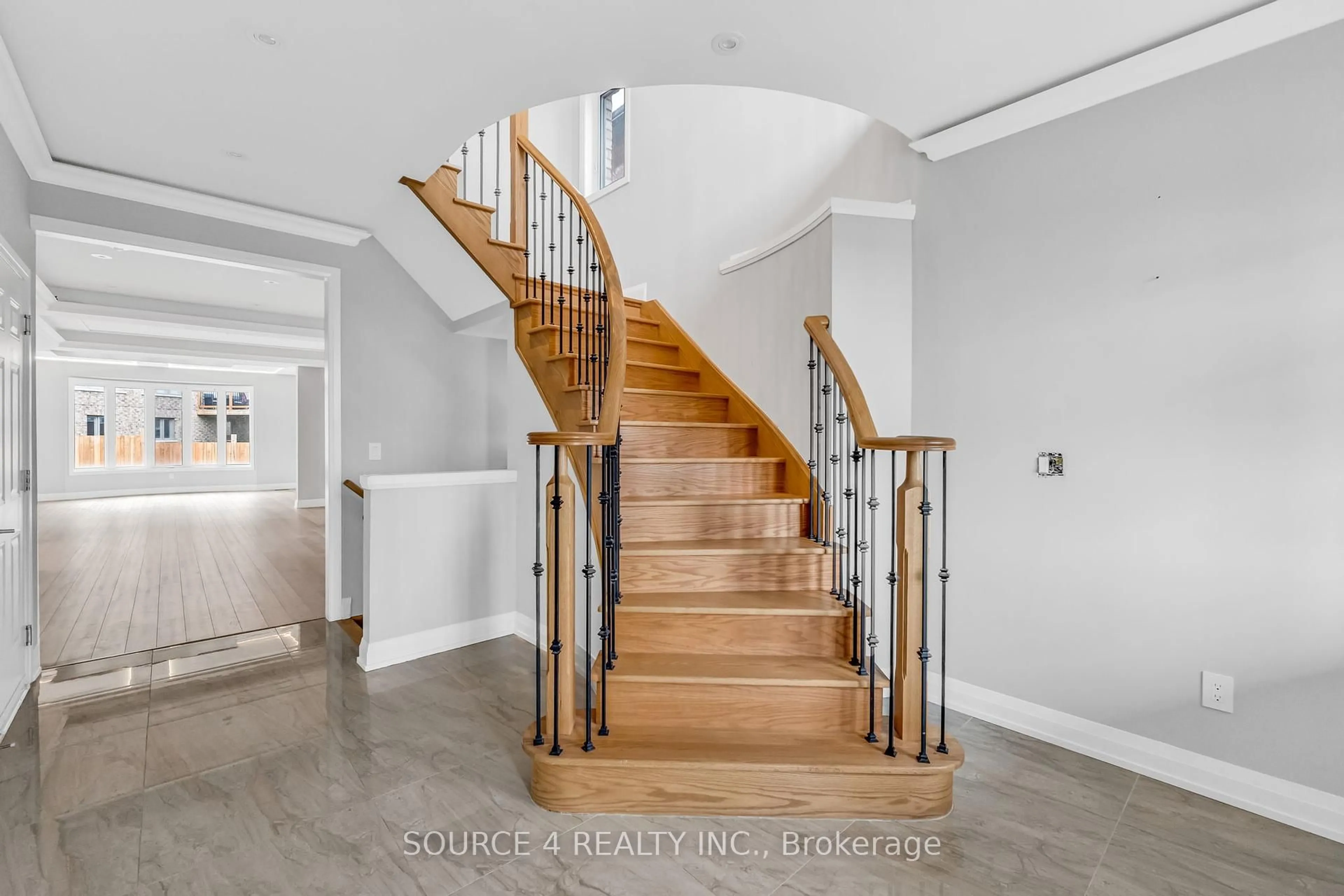 Stairs for 34 Cloverridge Ave, East Gwillimbury Ontario L9N 0V2