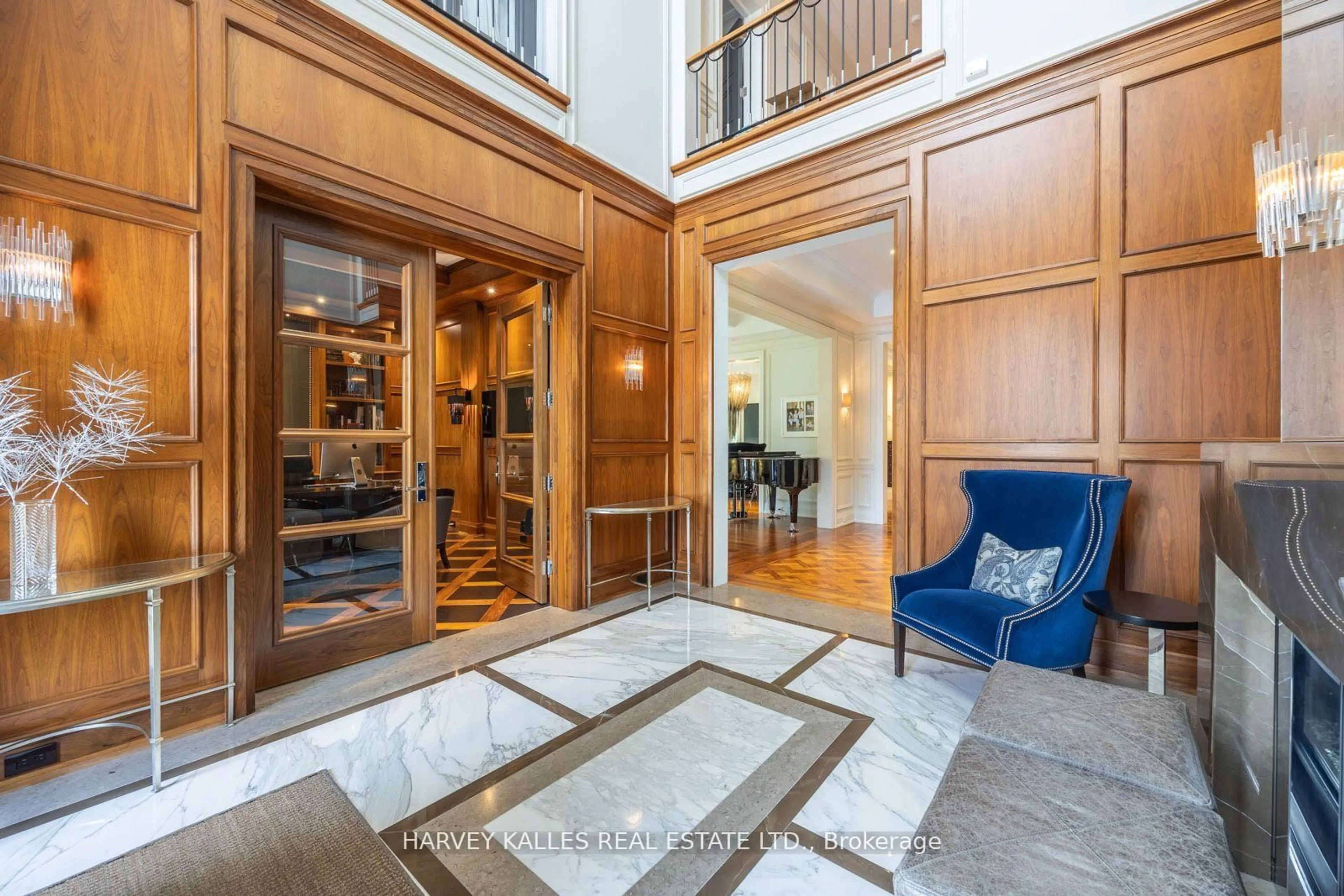 Indoor foyer for 147 Cooks Mill Cres, Vaughan Ontario L6A 0L1