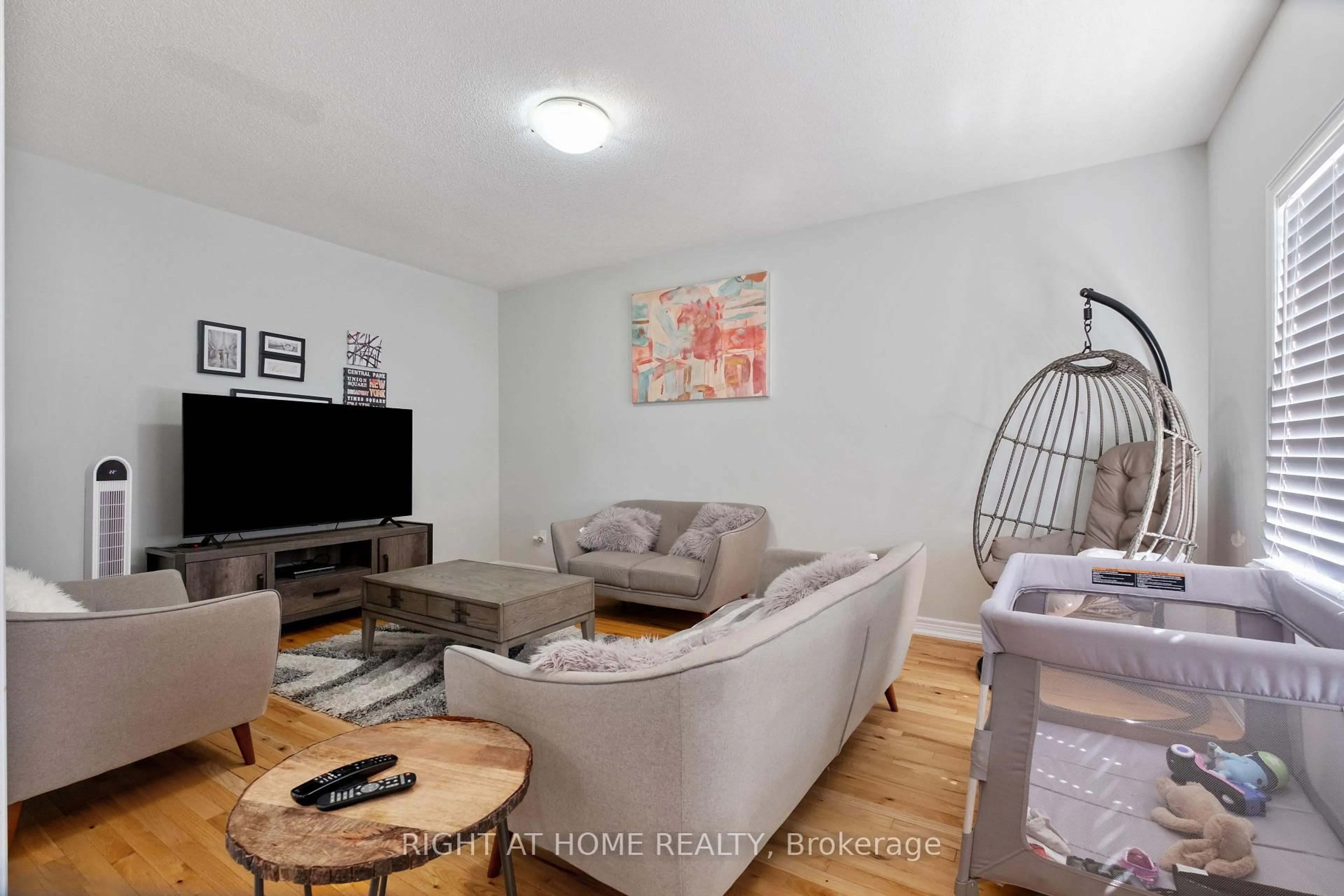 Living room with furniture, unknown for 1381 Lormel Gate Ave, Innisfil Ontario L0L 1W0