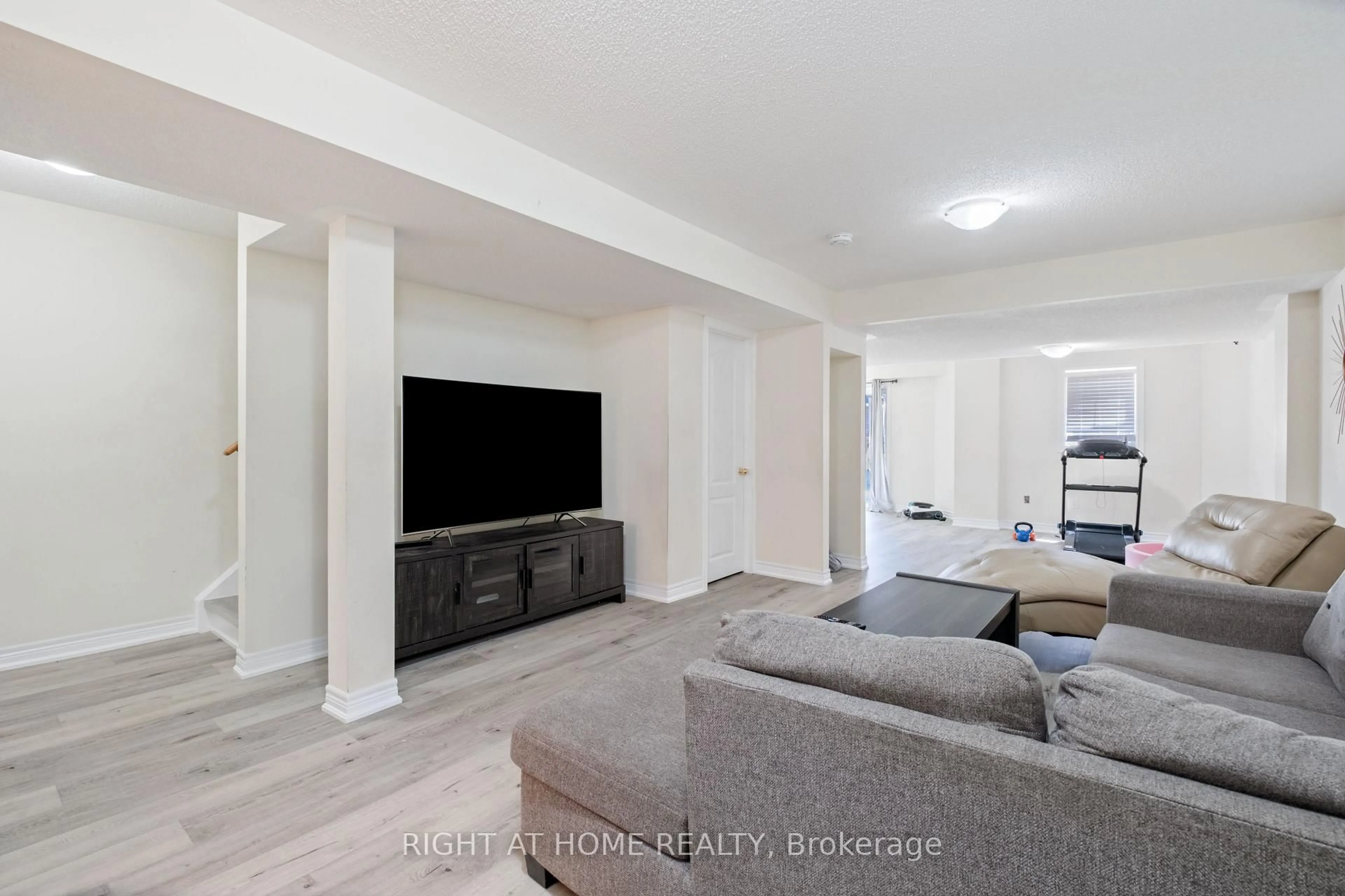 Living room with furniture, unknown for 1381 Lormel Gate Ave, Innisfil Ontario L0L 1W0