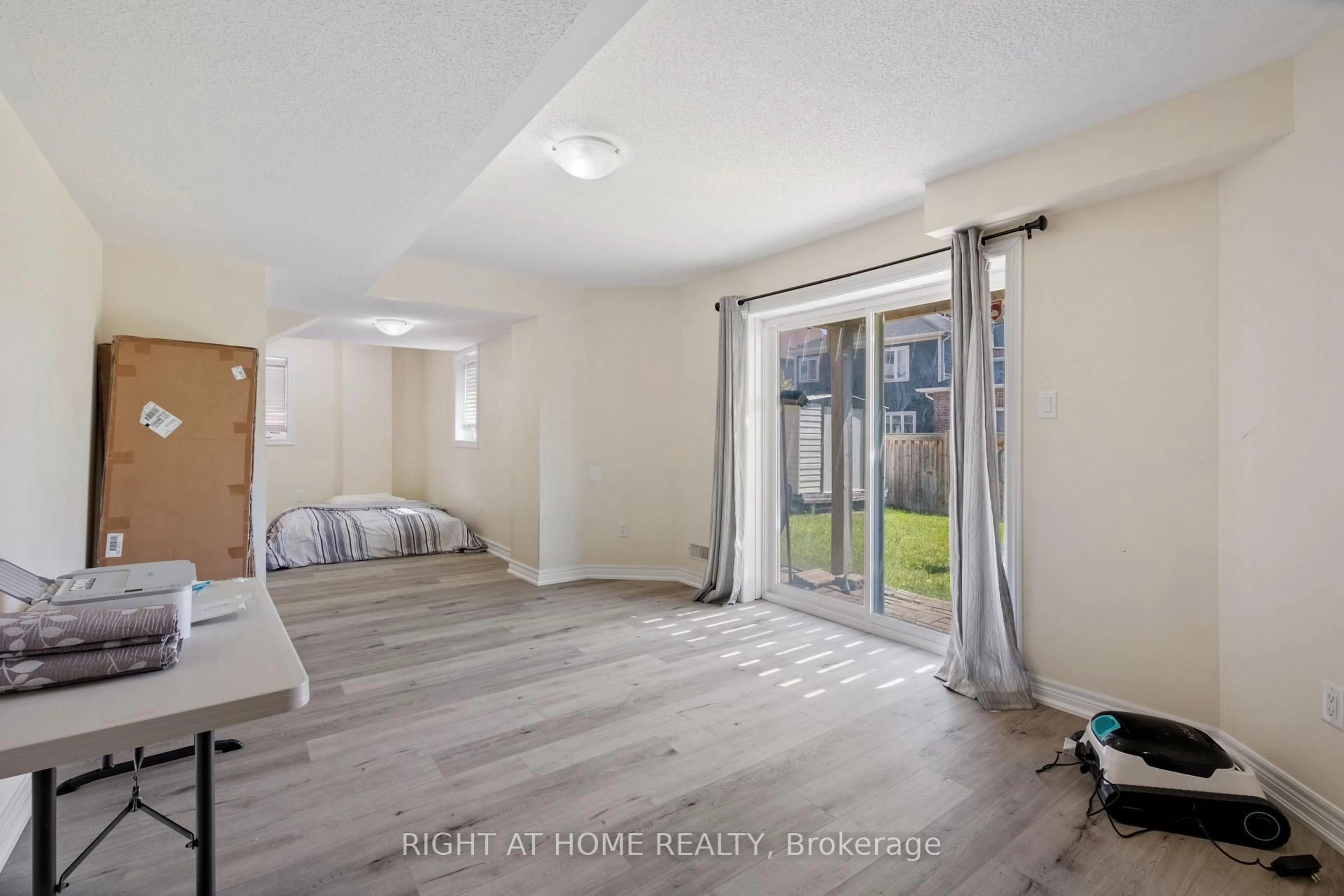 A pic of a room for 1381 Lormel Gate Ave, Innisfil Ontario L0L 1W0