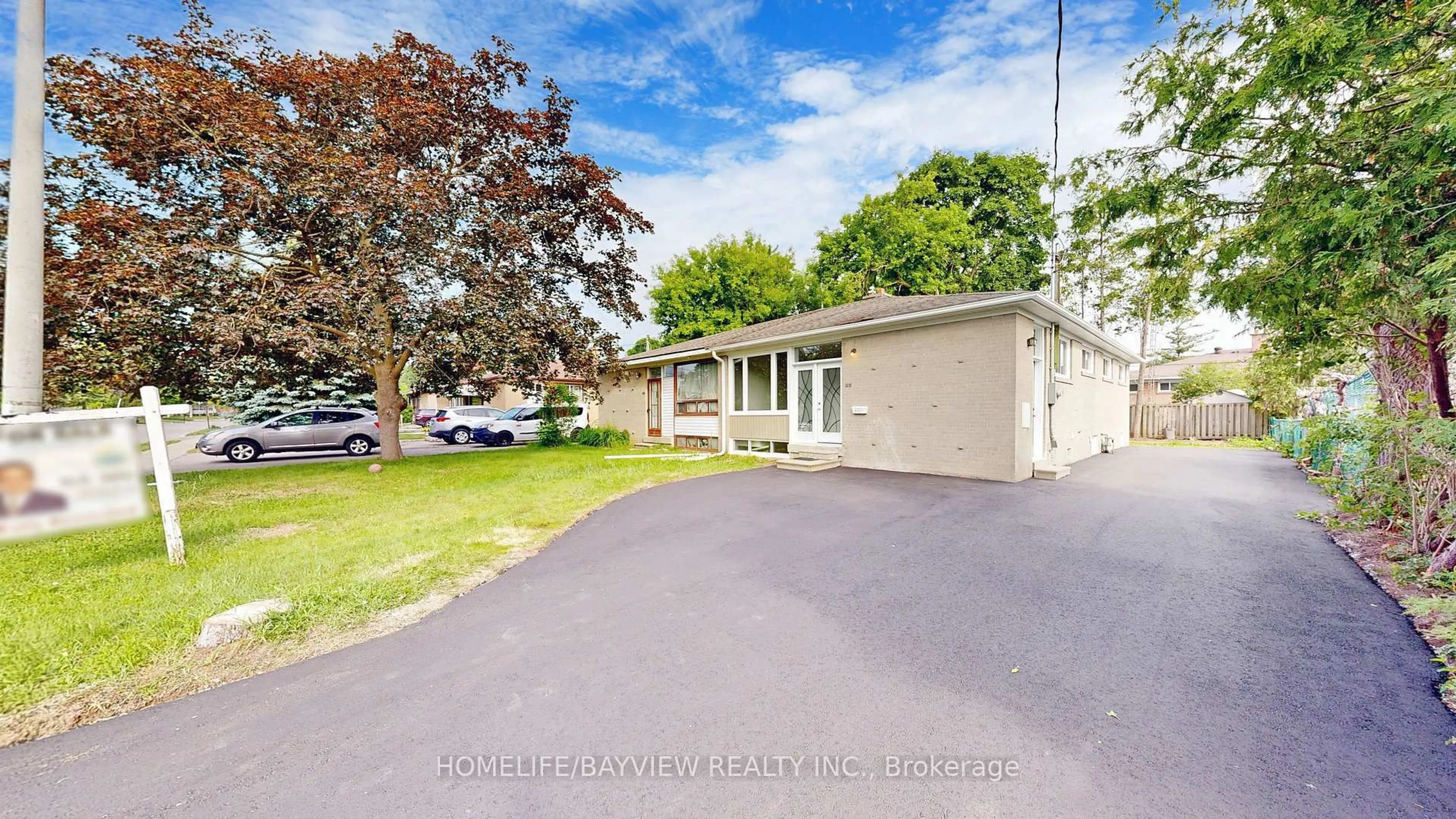 A pic from outside/outdoor area/front of a property/back of a property/a pic from drone, unknown for 245 Alsace Rd, Richmond Hill Ontario L4C 2W9