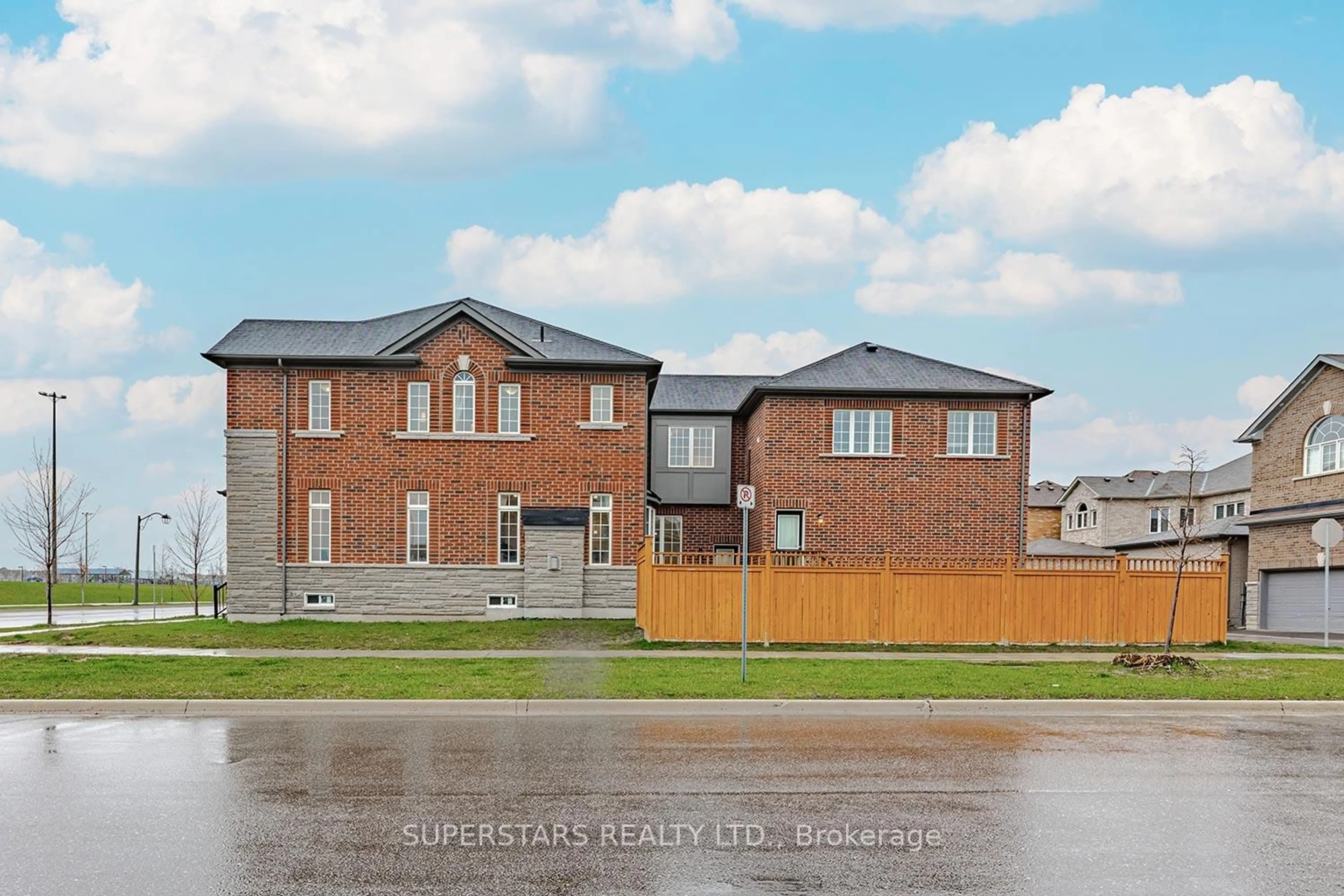 Home with brick exterior material, unknown for 331 William Forster Rd, Markham Ontario L6B 0R9