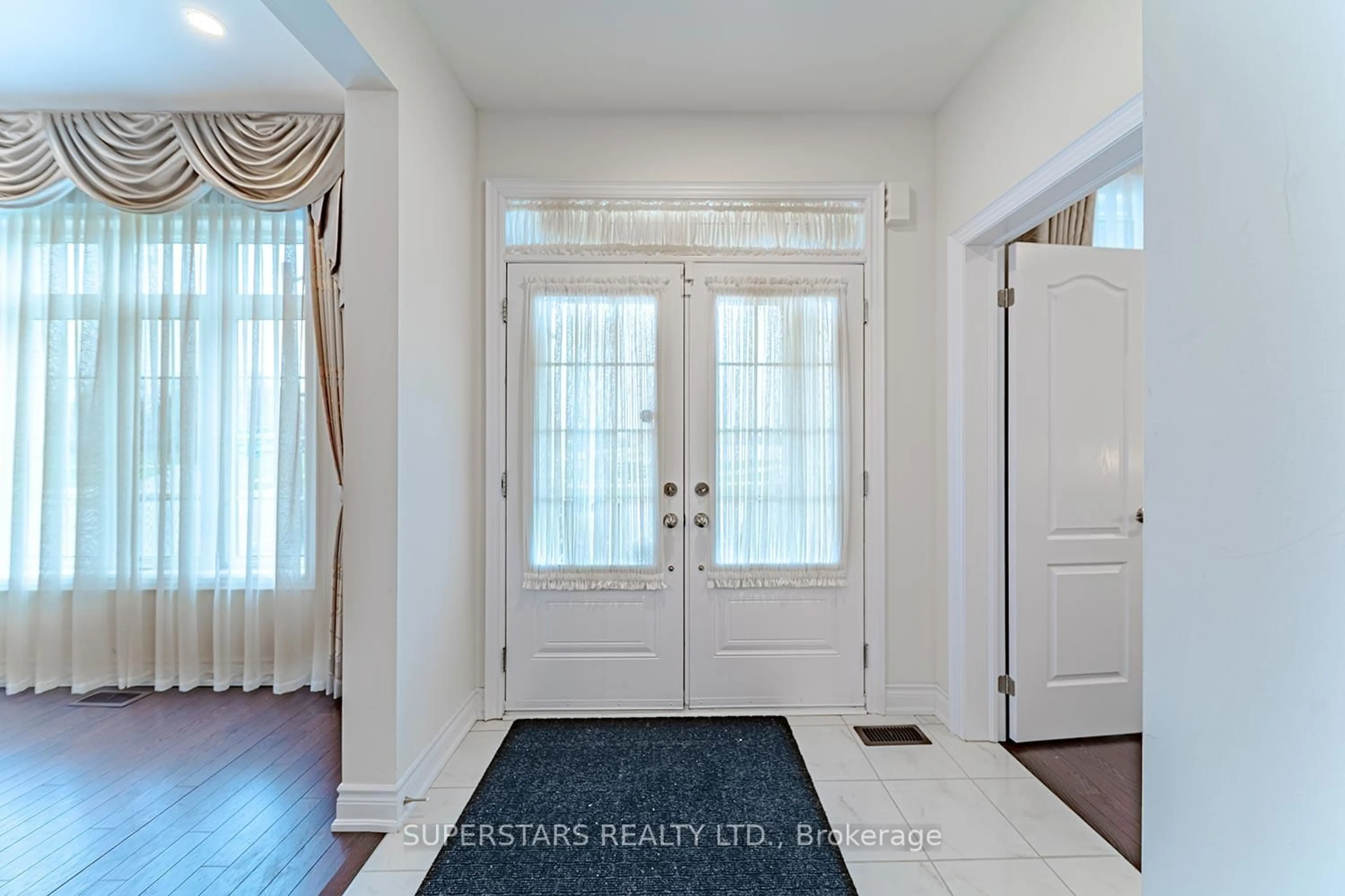 Indoor entryway for 331 William Forster Rd, Markham Ontario L6B 0R9