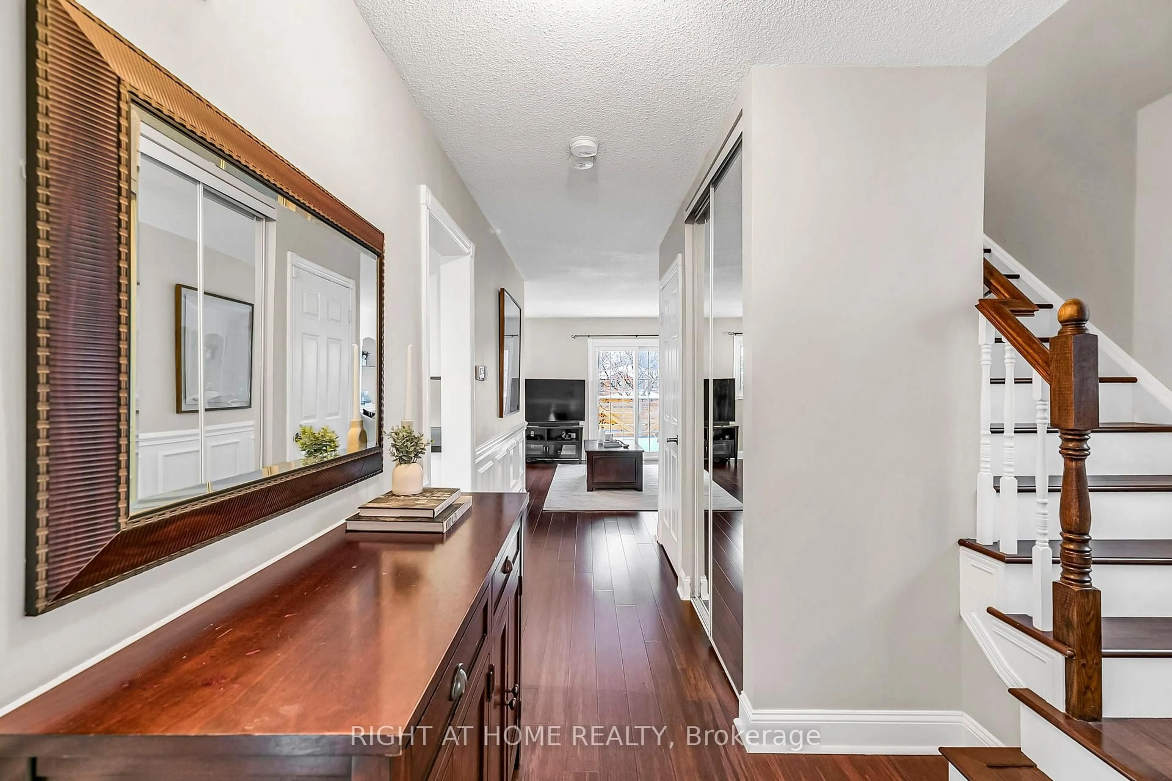 Indoor entryway for 39 Aranka Crt, Richmond Hill Ontario L4C 7V2