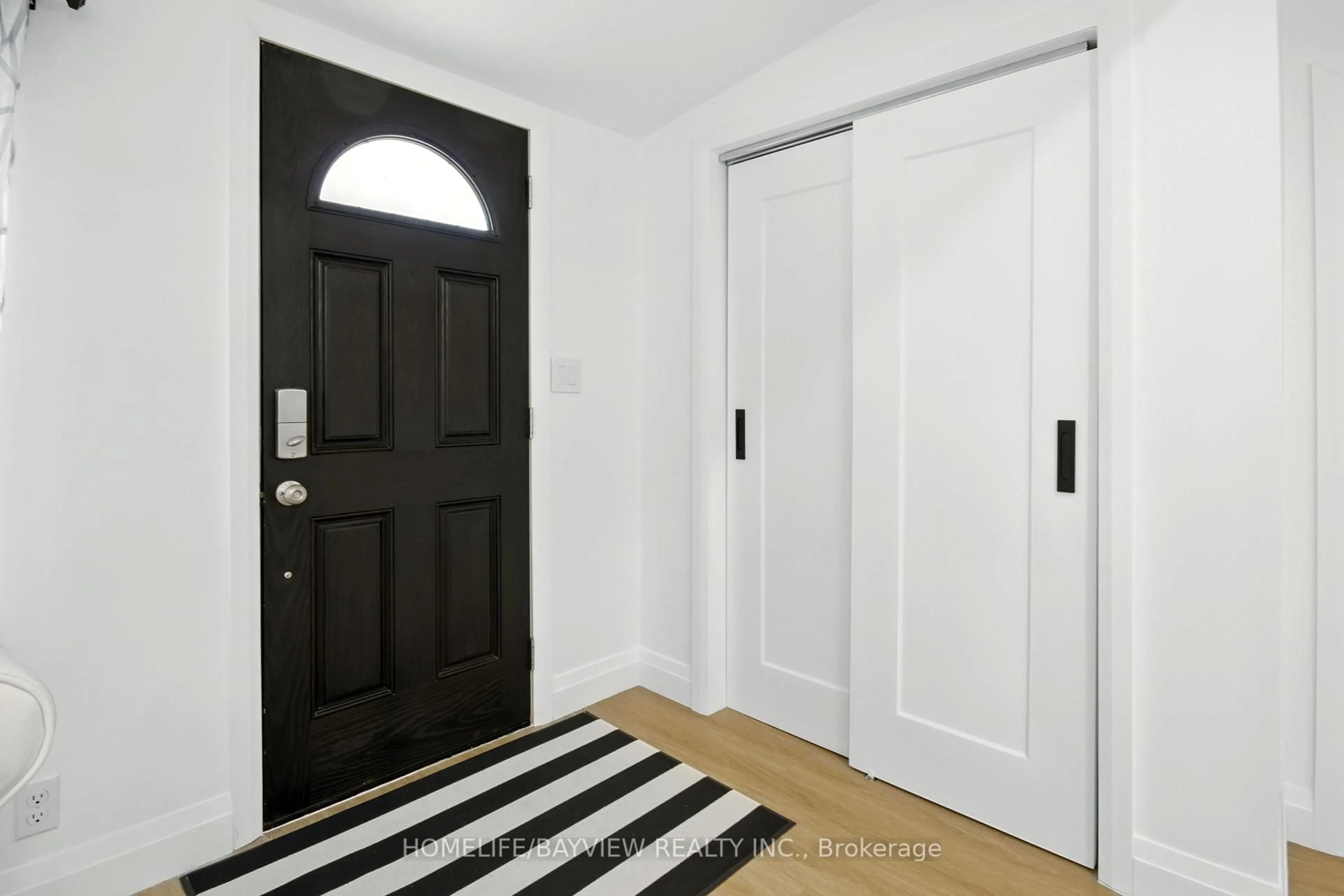 Indoor entryway for 285 Miami Dr, Georgina Ontario L4P 2Z5