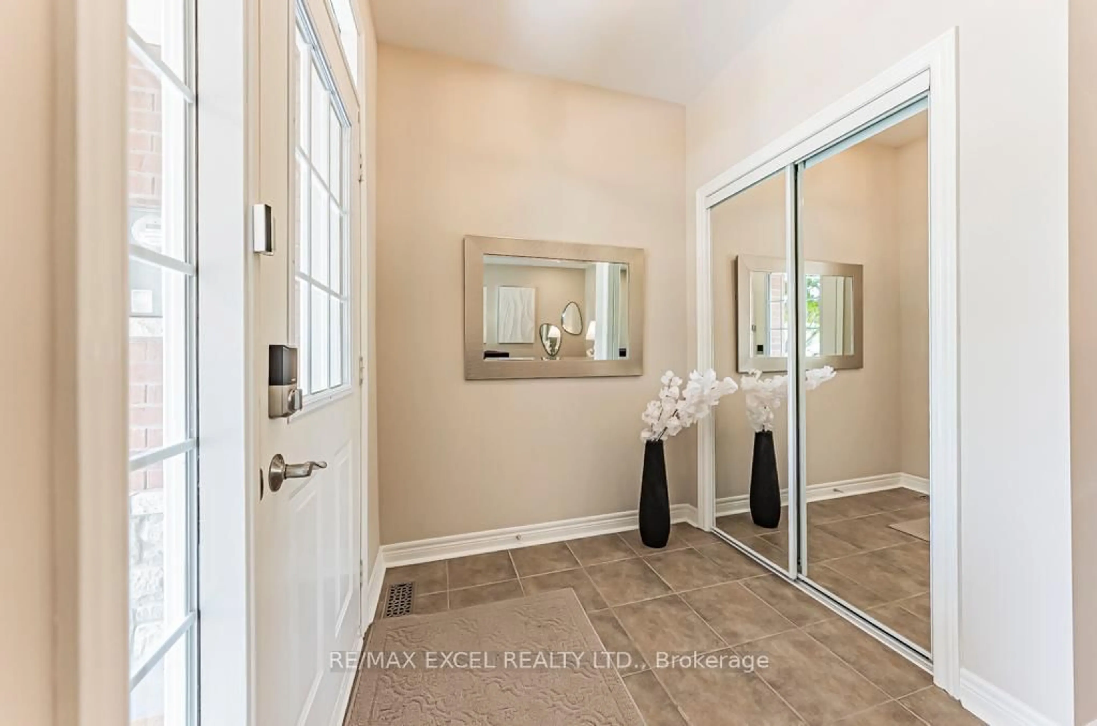 Indoor entryway for 161 Hazelton Ave, Markham Ontario L6C 3H6