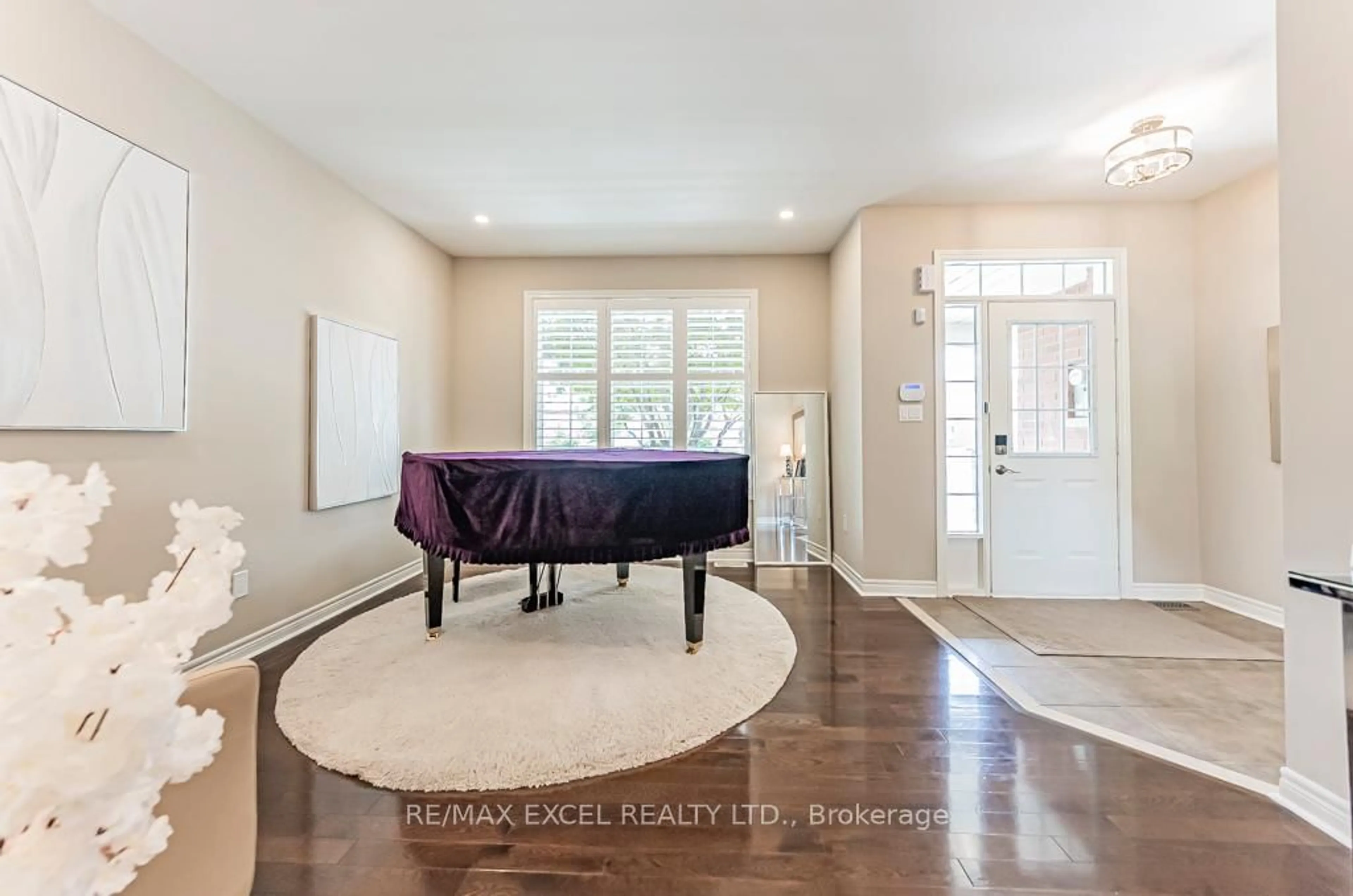Indoor entryway for 161 Hazelton Ave, Markham Ontario L6C 3H6