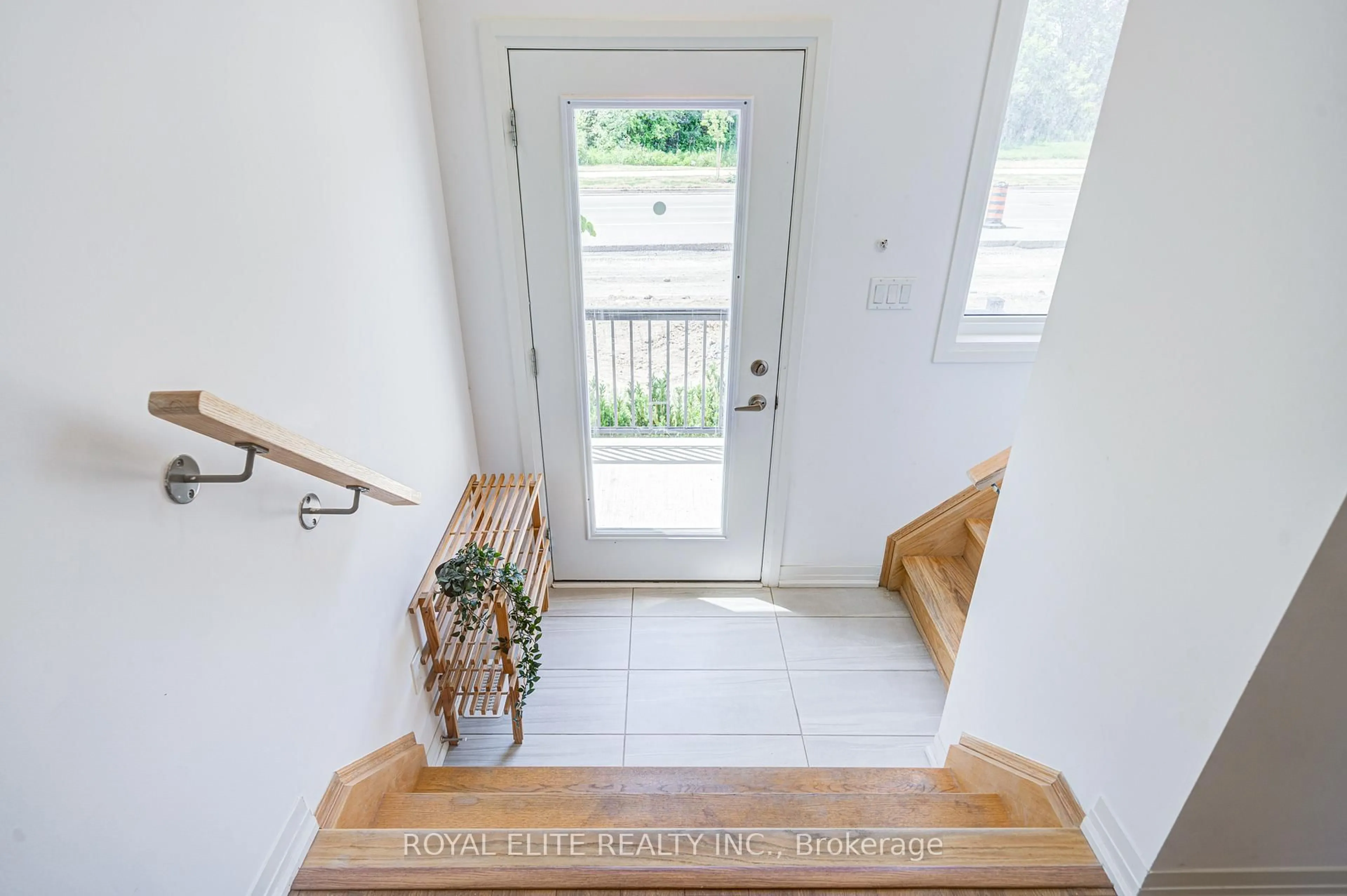 Indoor entryway for 117 Markland St, Markham Ontario L6C 3B5